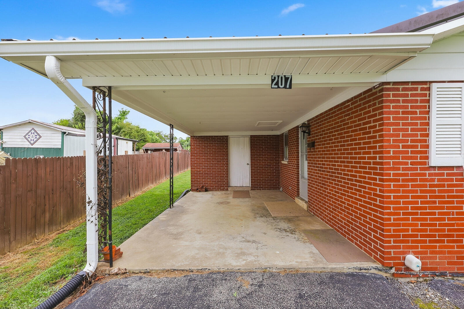 207 Lincoln Street Property Photo 44