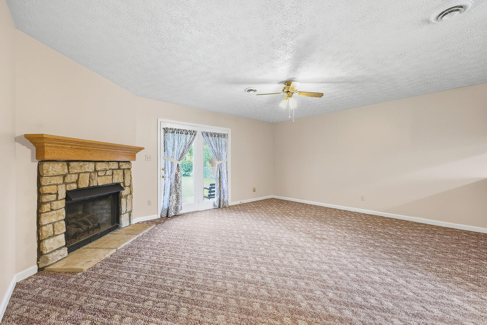 113 Roark Court Property Photo 2
