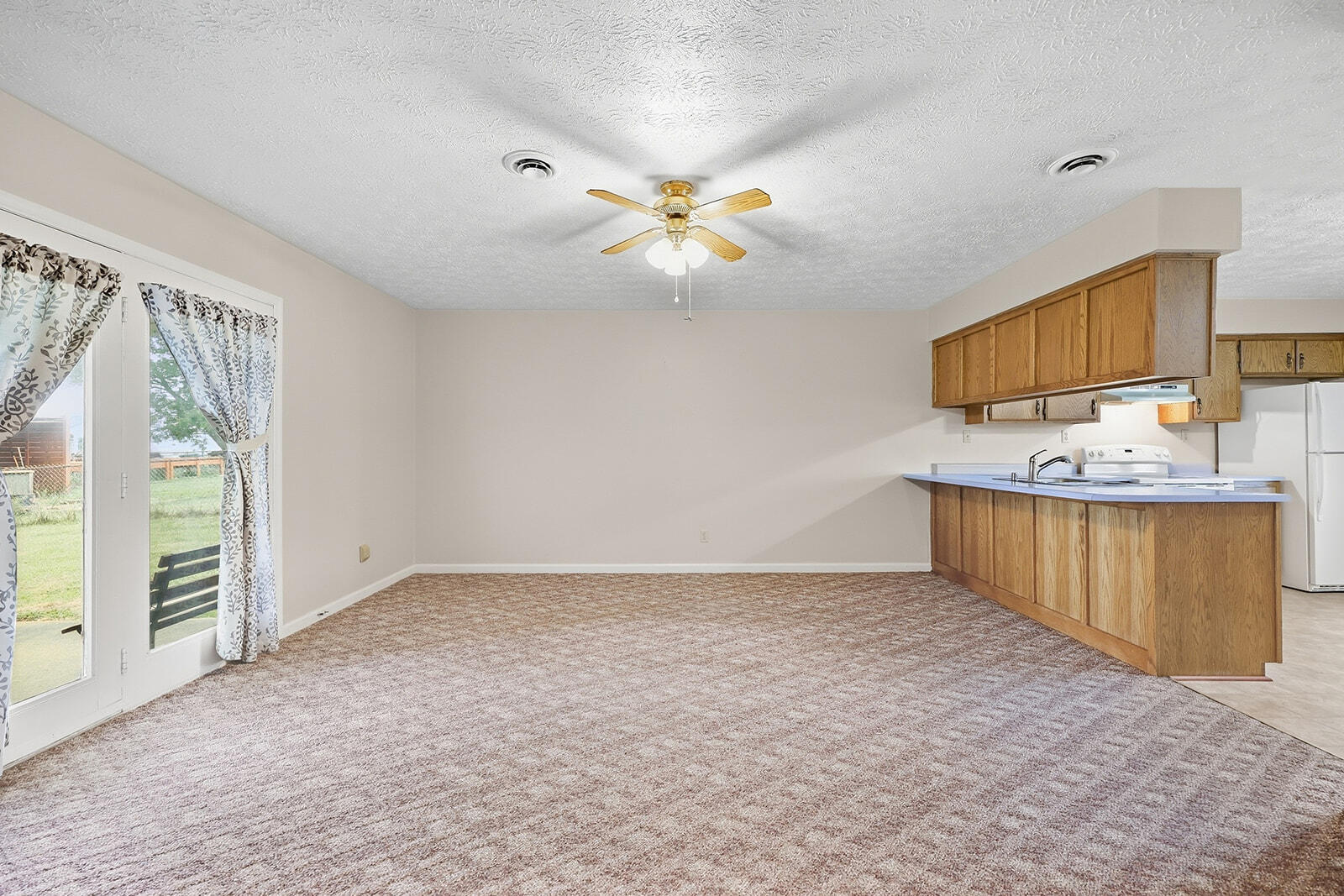 113 Roark Court Property Photo 6