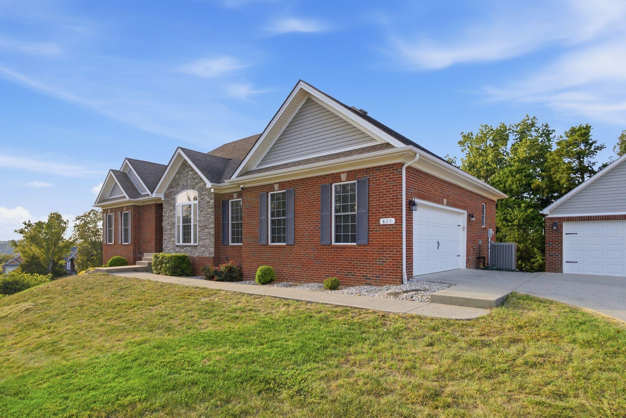 824 Stone Ridge Drive Property Photo 3