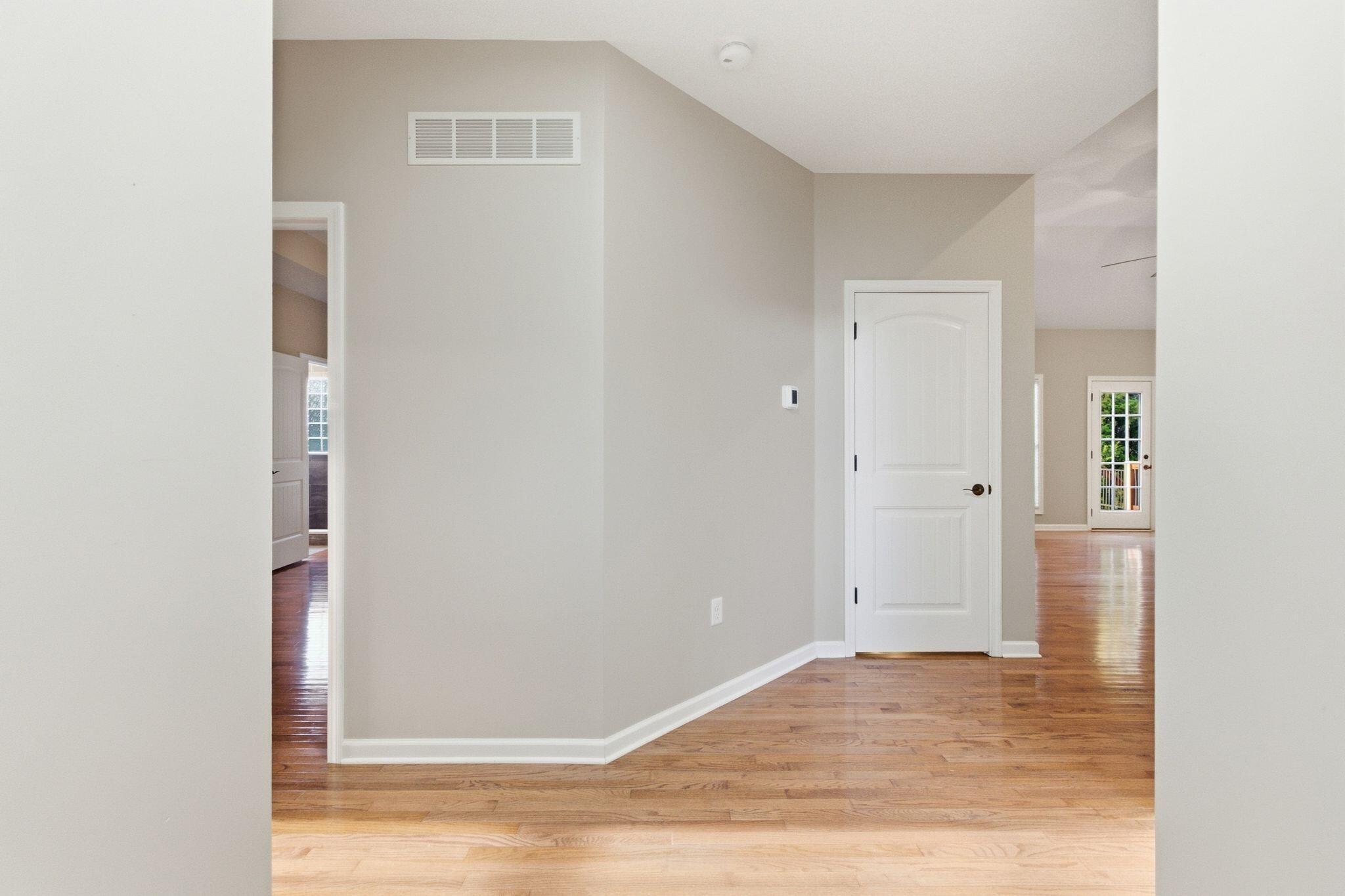 824 Stone Ridge Drive Property Photo 4