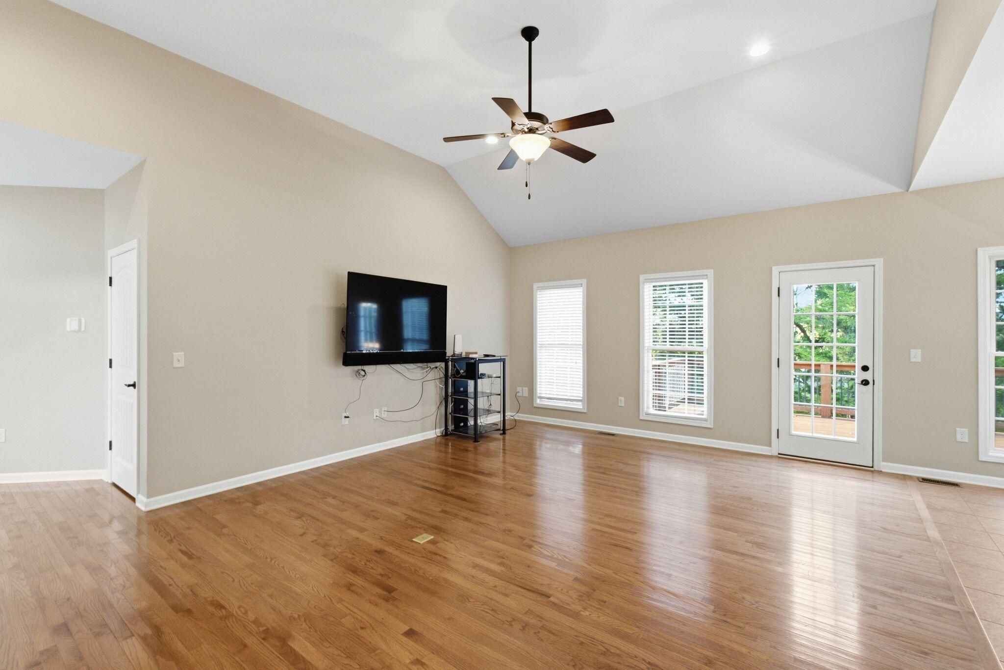 824 Stone Ridge Drive Property Photo 8