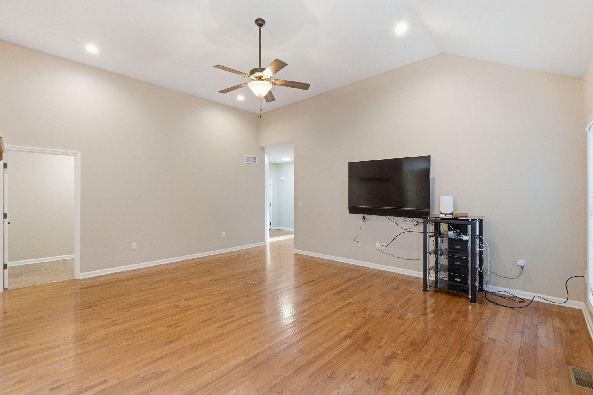 824 Stone Ridge Drive Property Photo 9