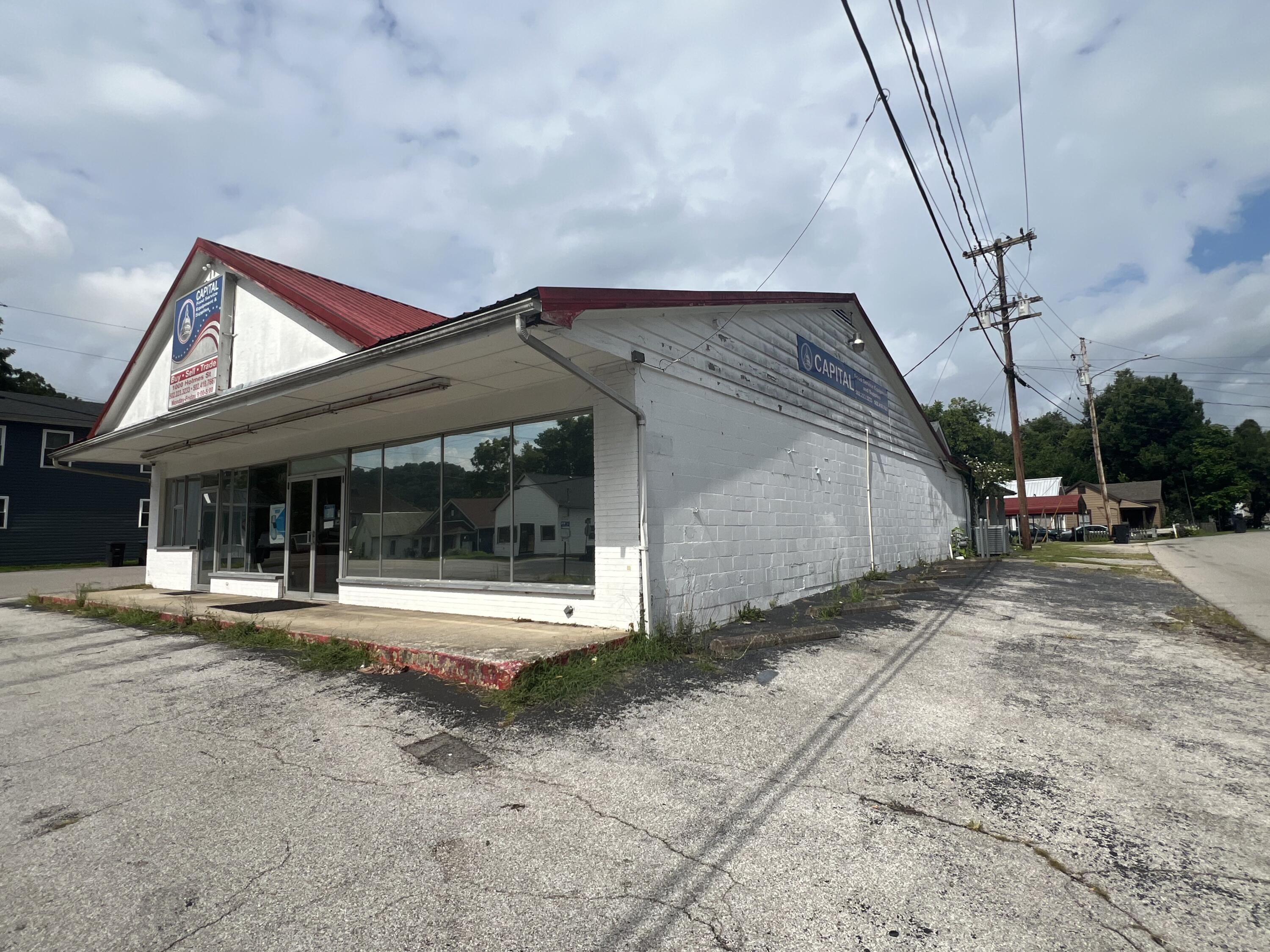 1000 Holmes Street Property Photo 5