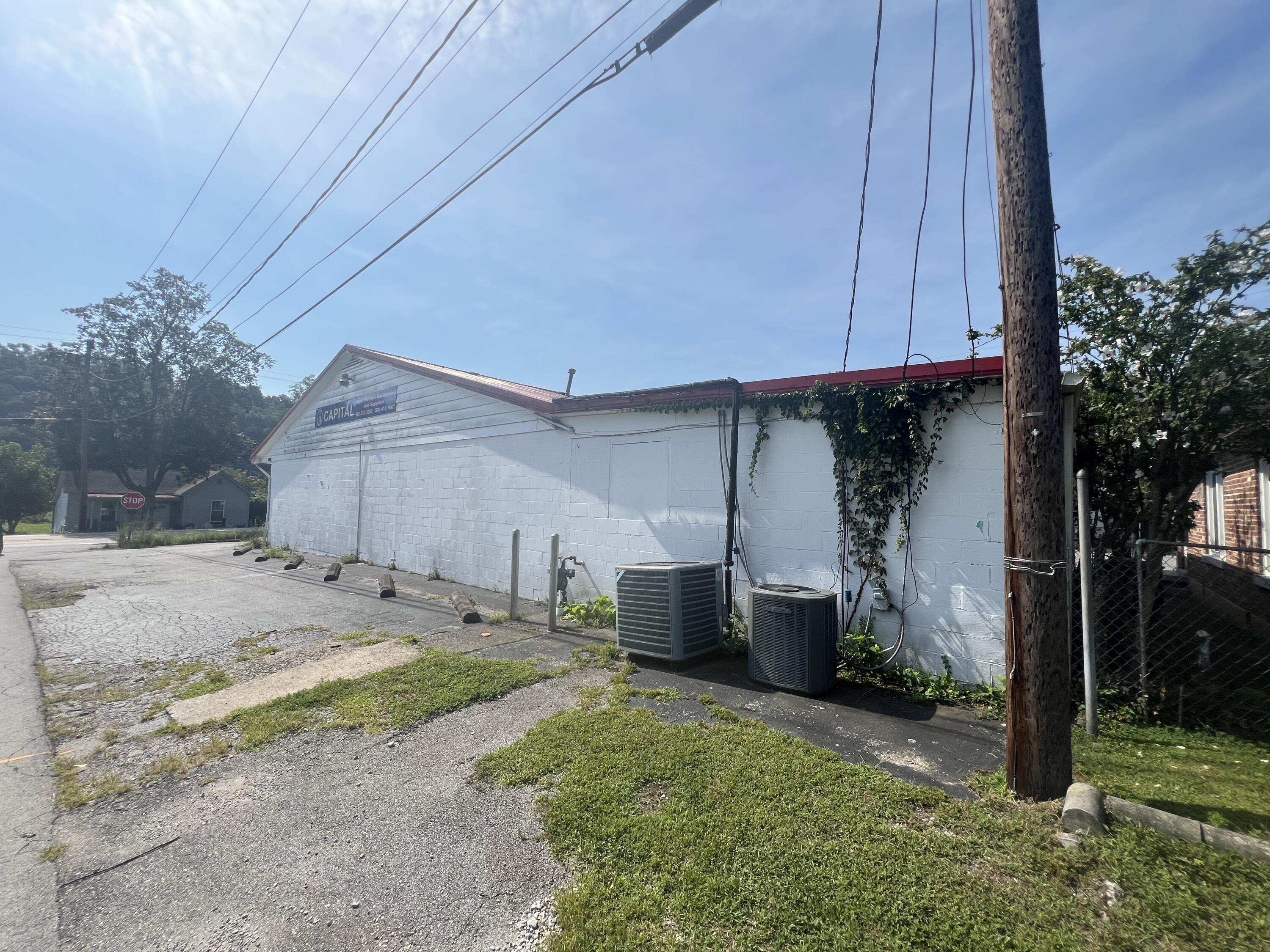 1000 Holmes Street Property Photo 8