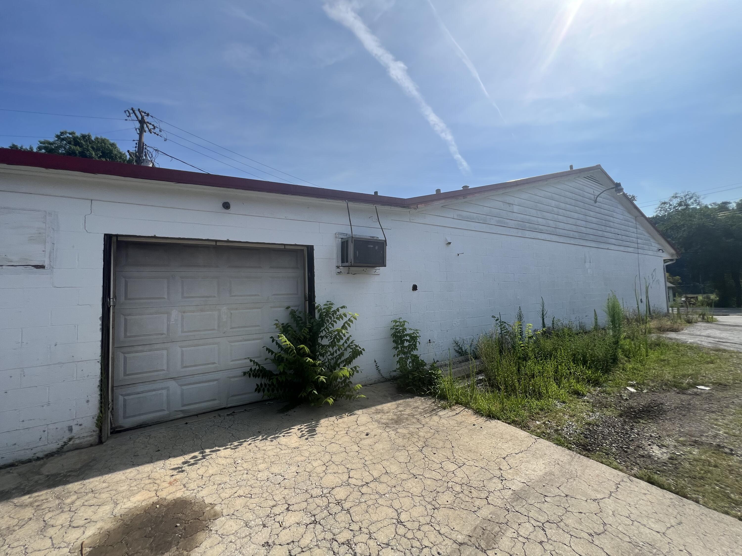 1000 Holmes Street Property Photo 11