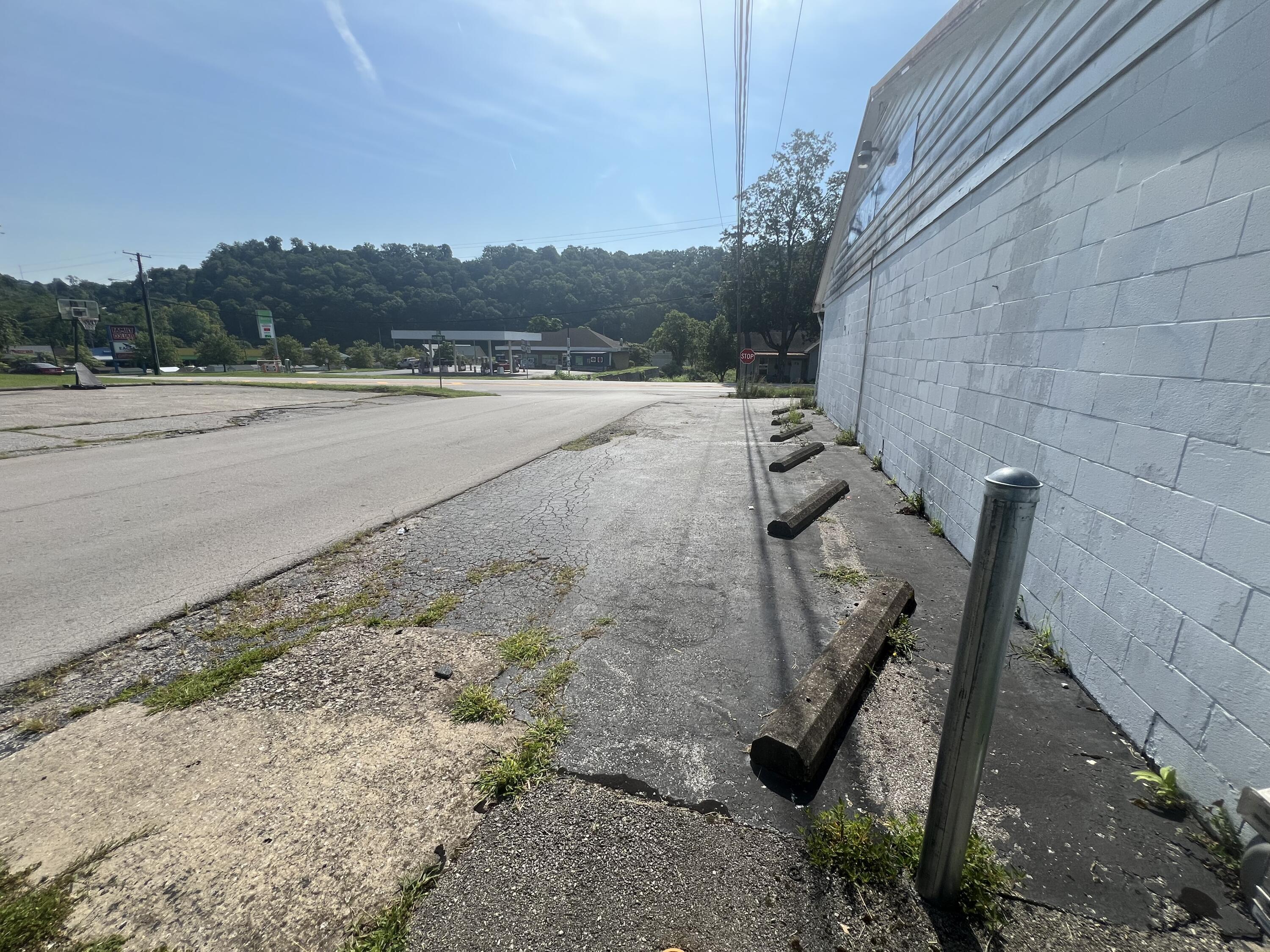 1000 Holmes Street Property Photo 12