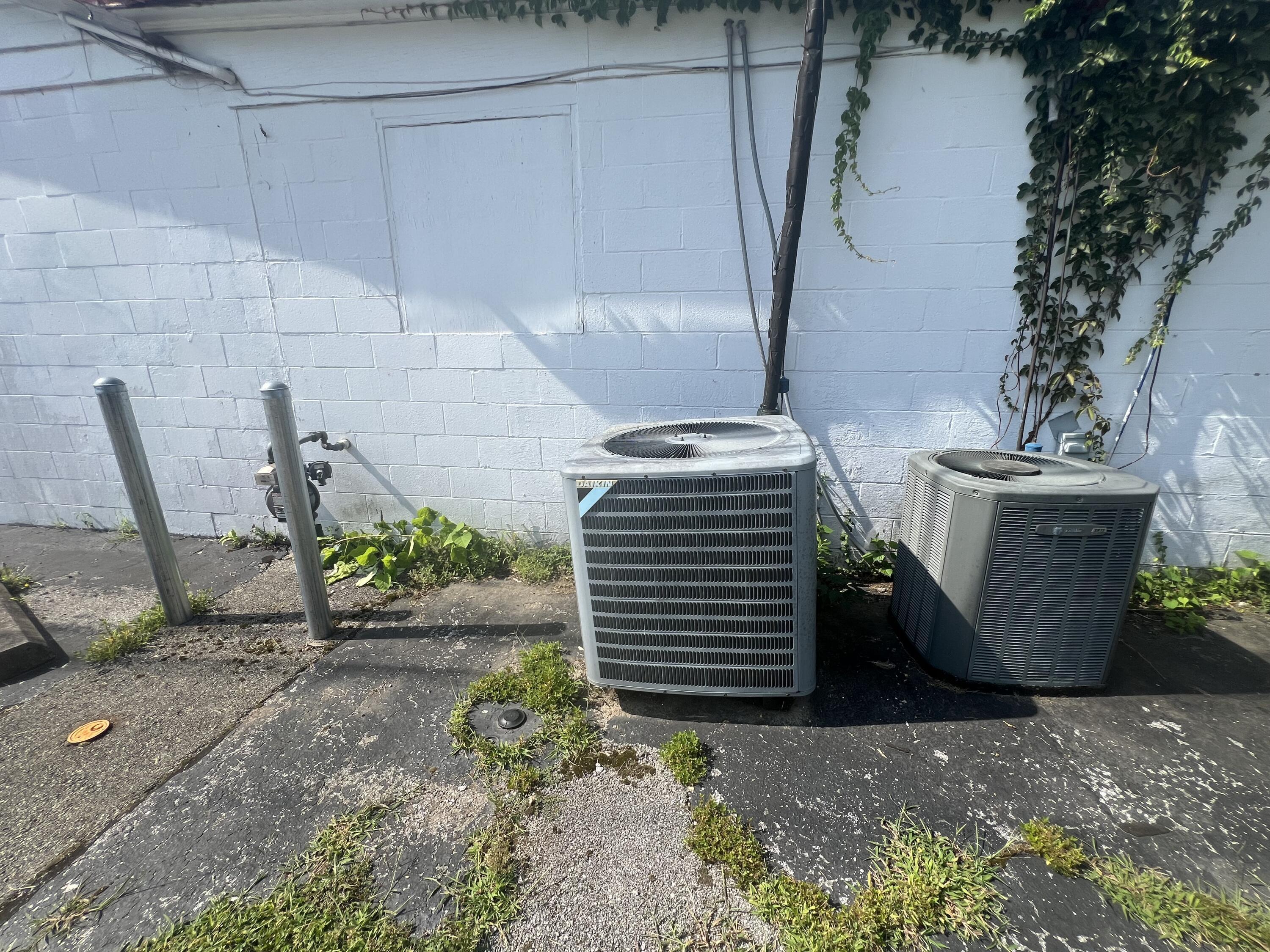 1000 Holmes Street Property Photo 13