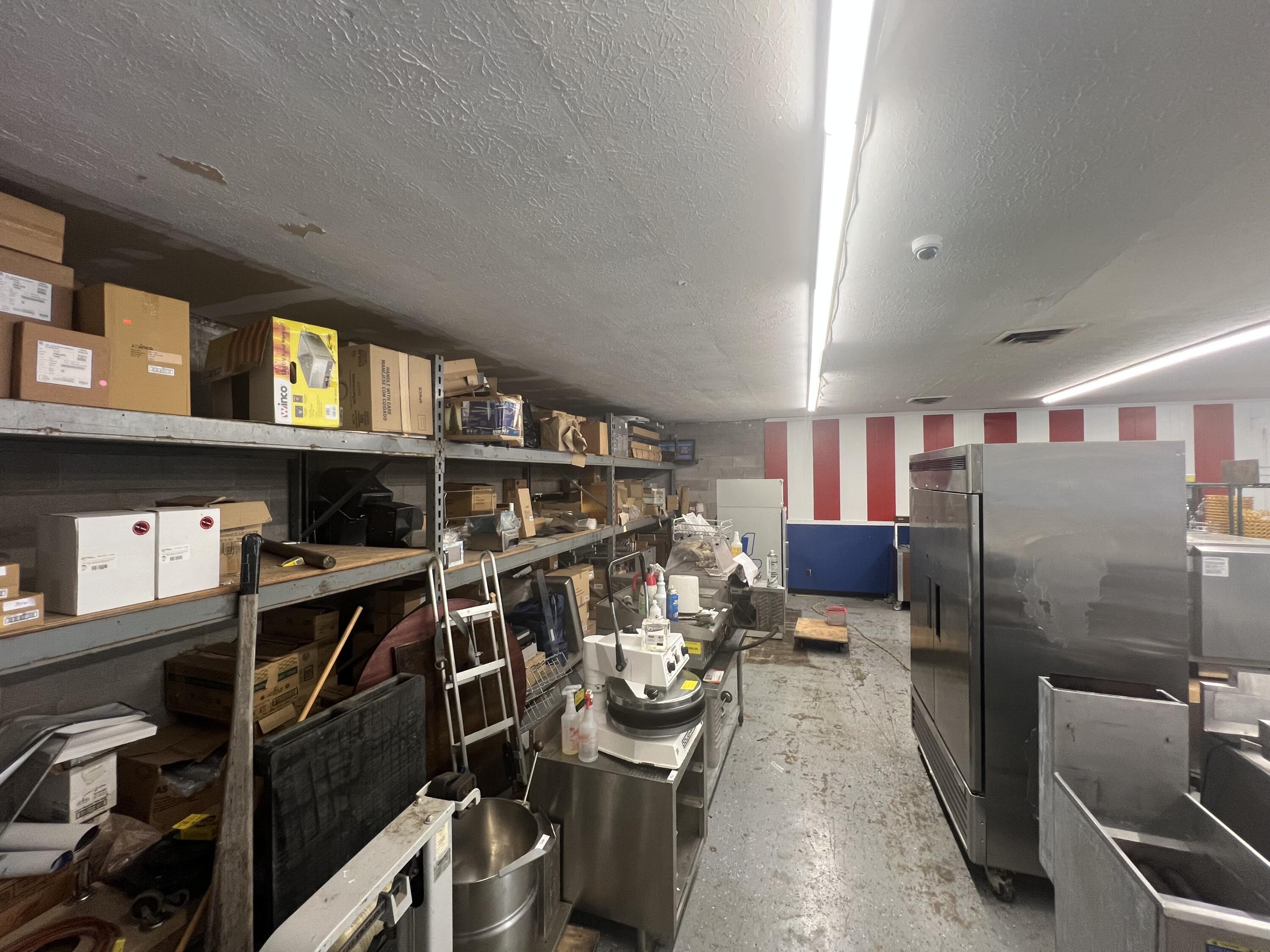 1000 Holmes Street Property Photo 22