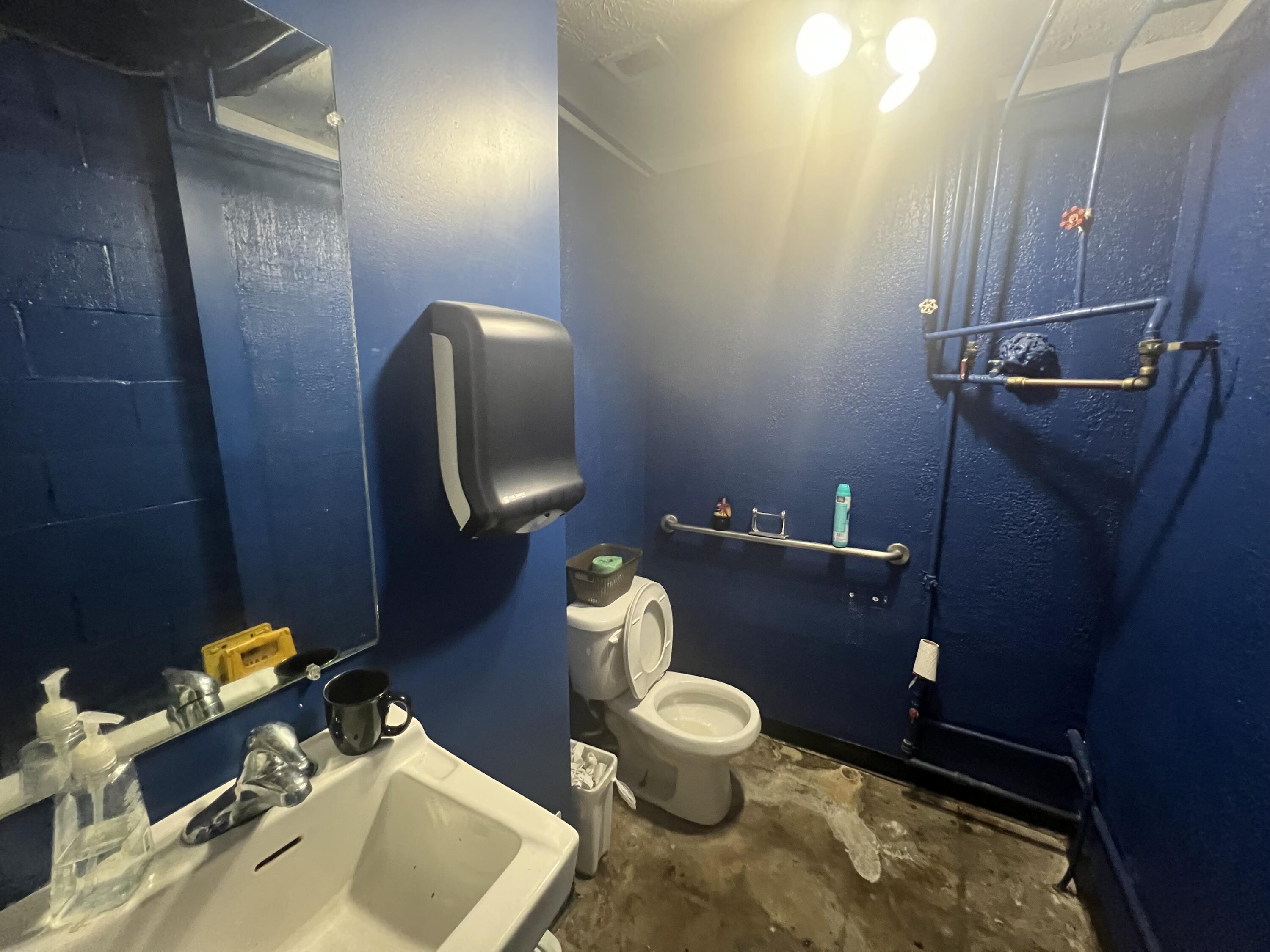 1000 Holmes Street Property Photo 30