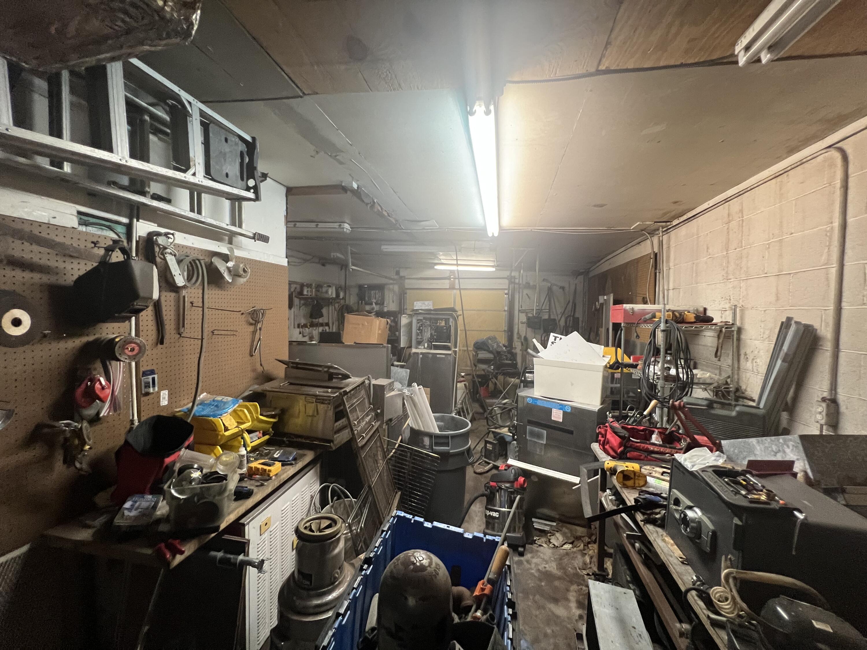 1000 Holmes Street Property Photo 35
