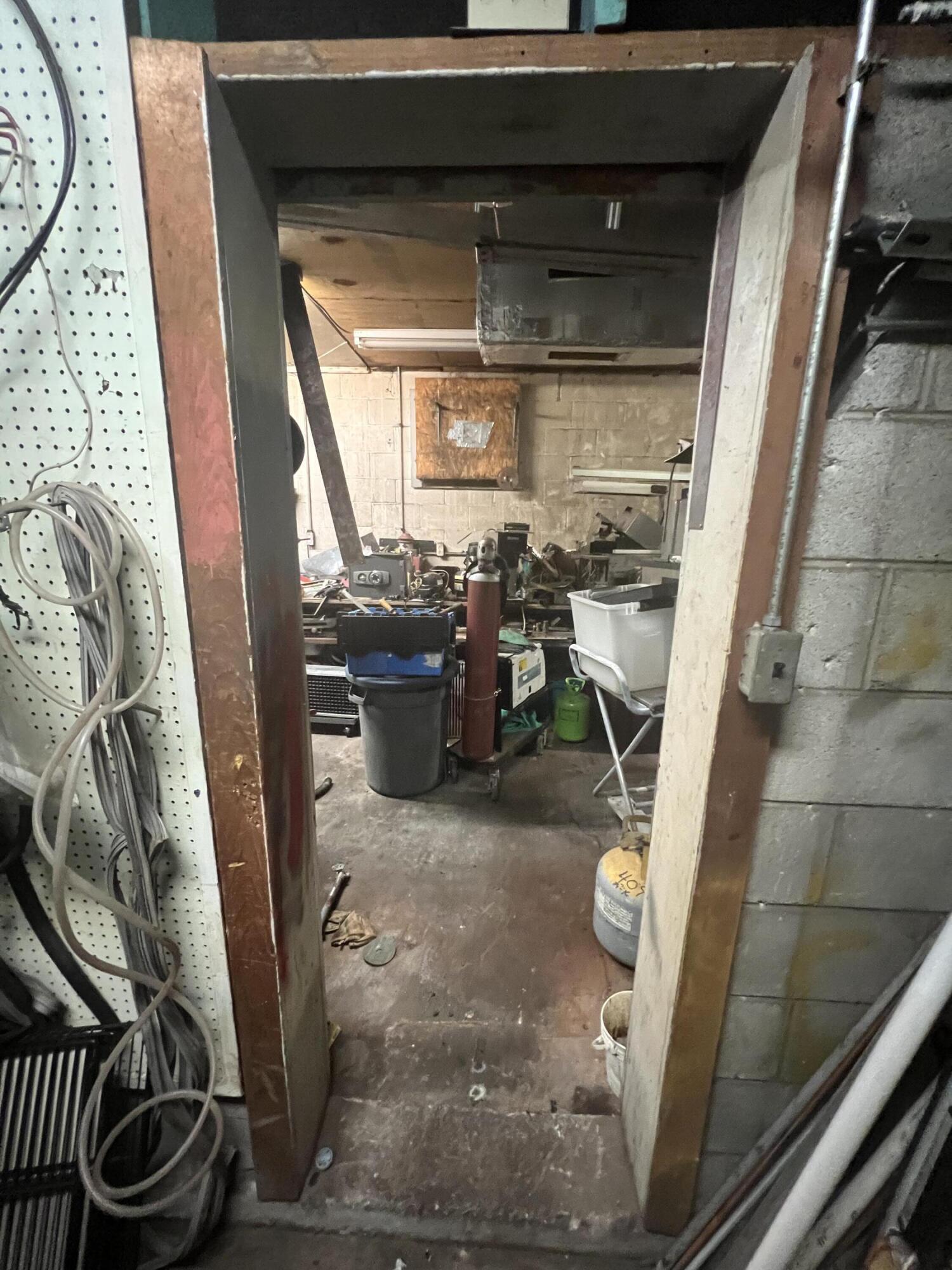 1000 Holmes Street Property Photo 37