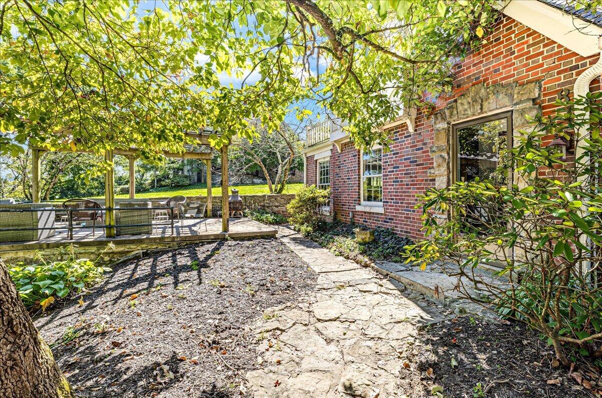 8 Rockland Court Property Photo 1