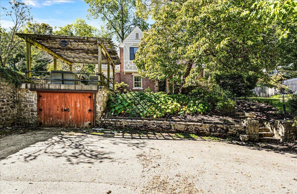 8 Rockland Court Property Photo 3
