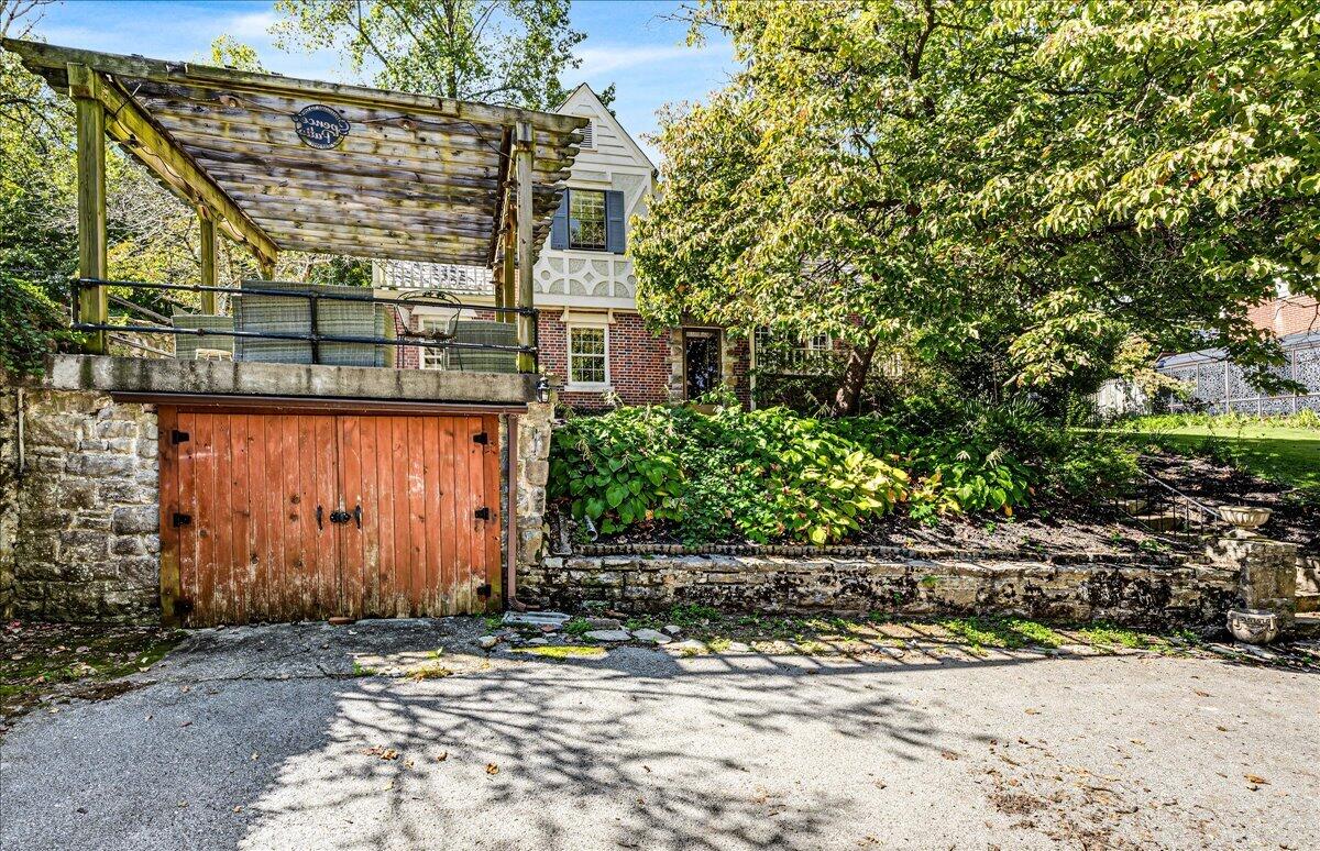8 Rockland Court Property Photo 4