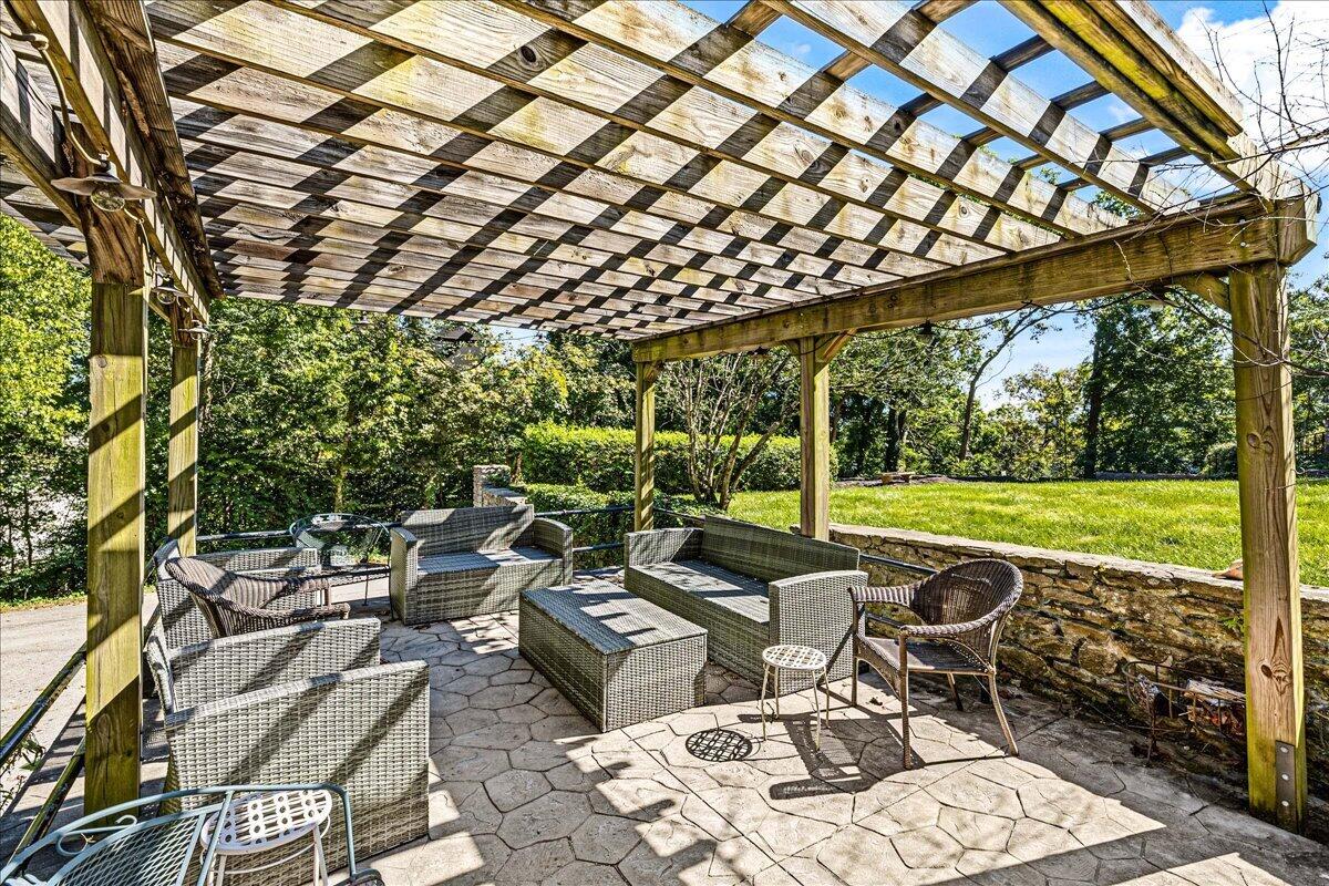 8 Rockland Court Property Photo 7
