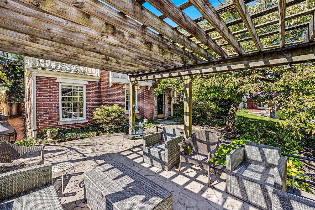 8 Rockland Court Property Photo 8