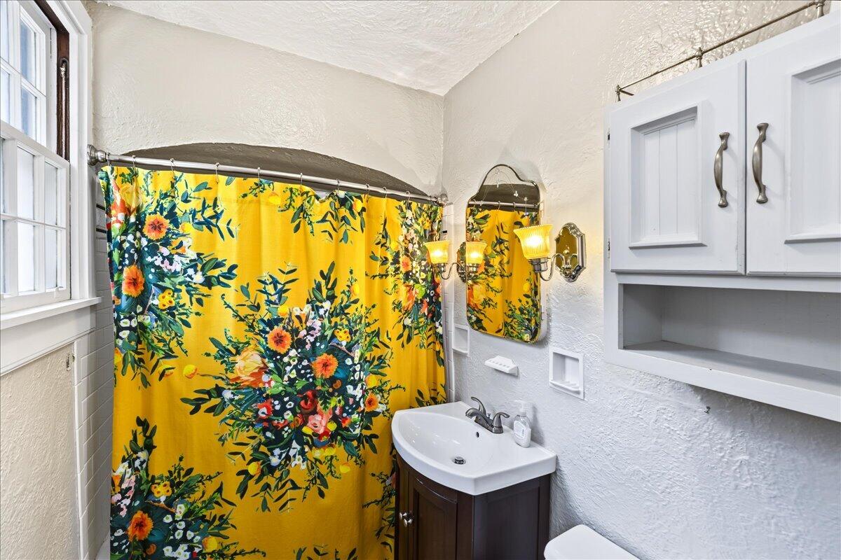 8 Rockland Court Property Photo 34