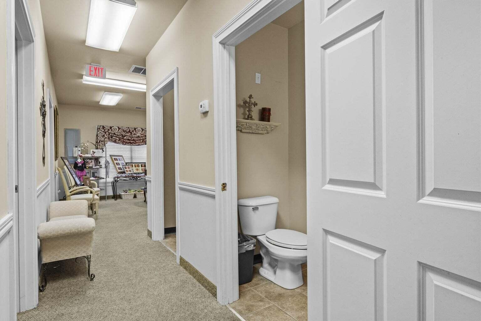 80 Se Codell Drive 250 Property Photo 8