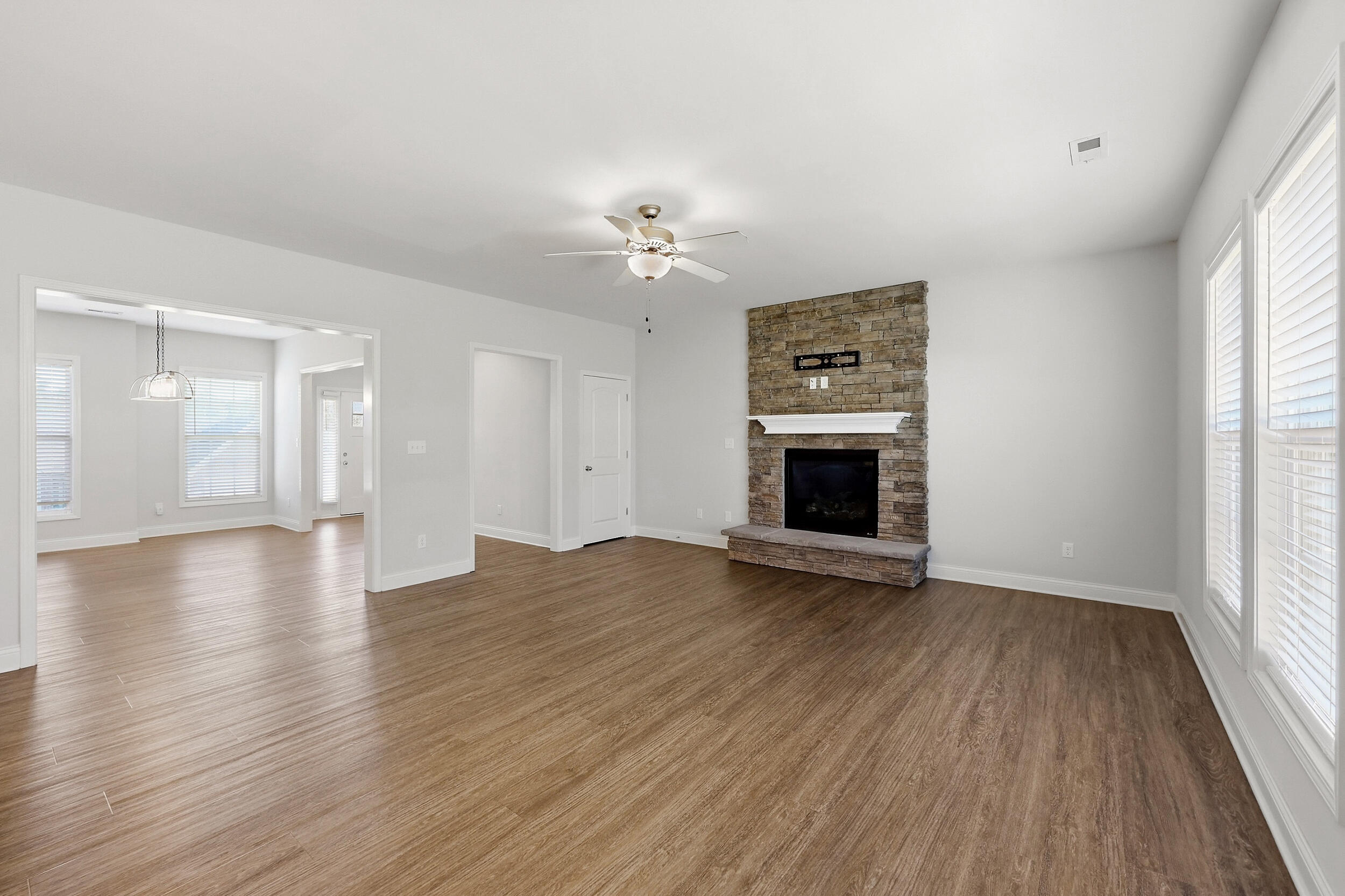 328 White Cliffs Lane Property Photo 10