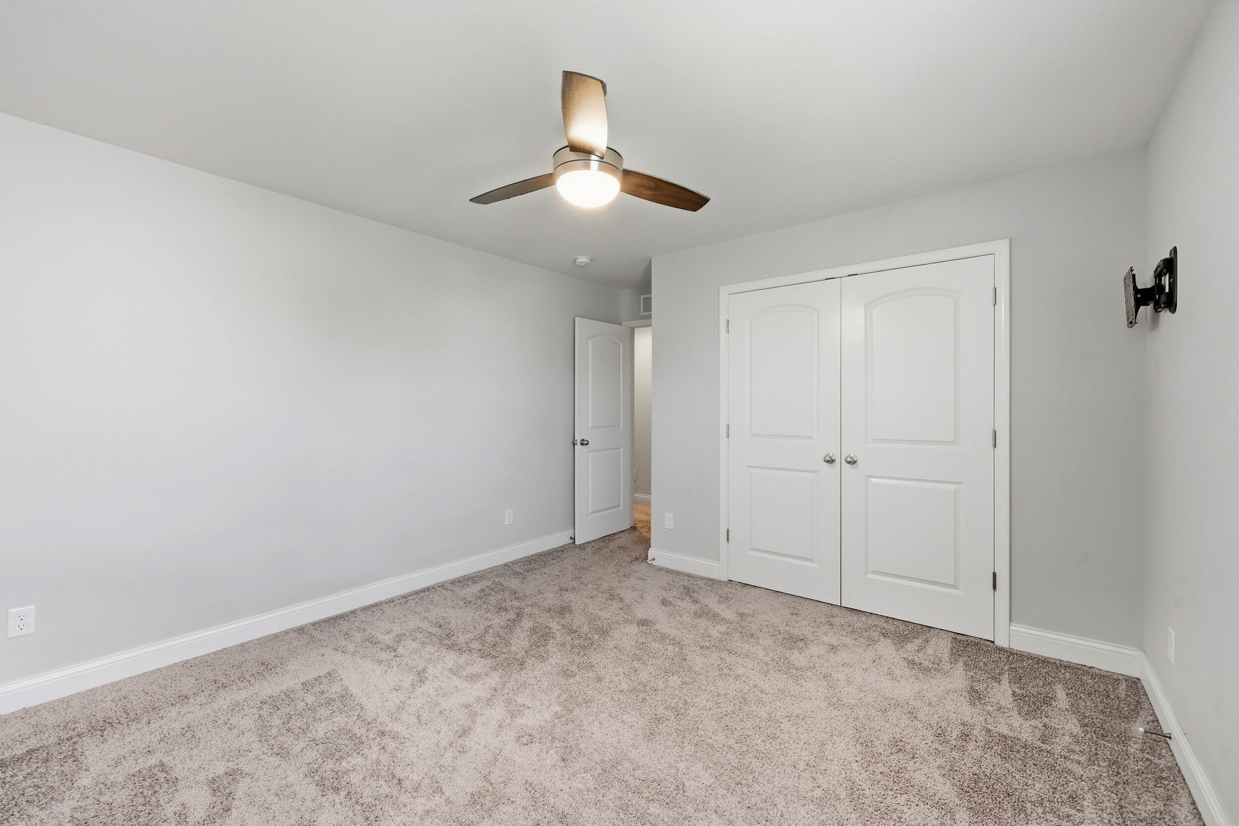 328 White Cliffs Lane Property Photo 31
