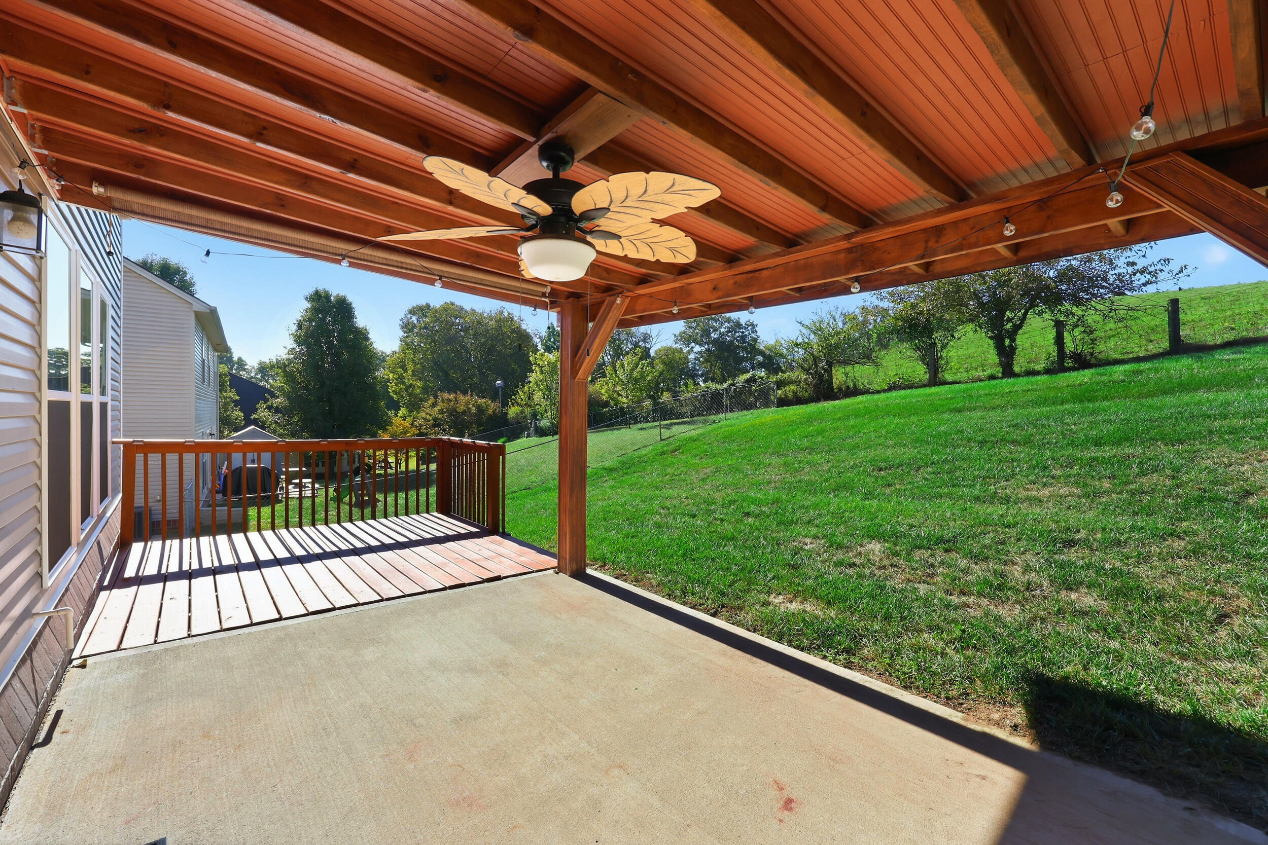 328 White Cliffs Lane Property Photo 32