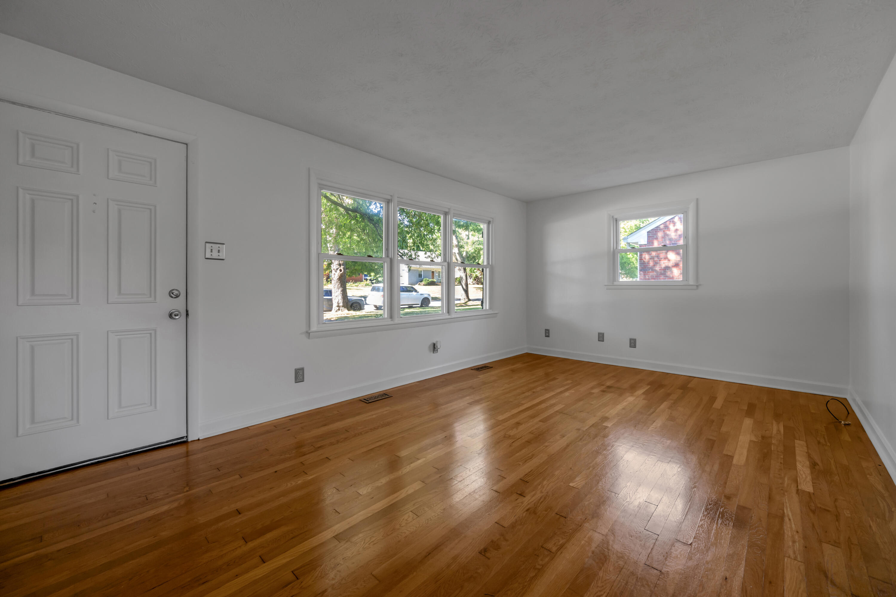 1653 Lindy Lane Property Photo 5
