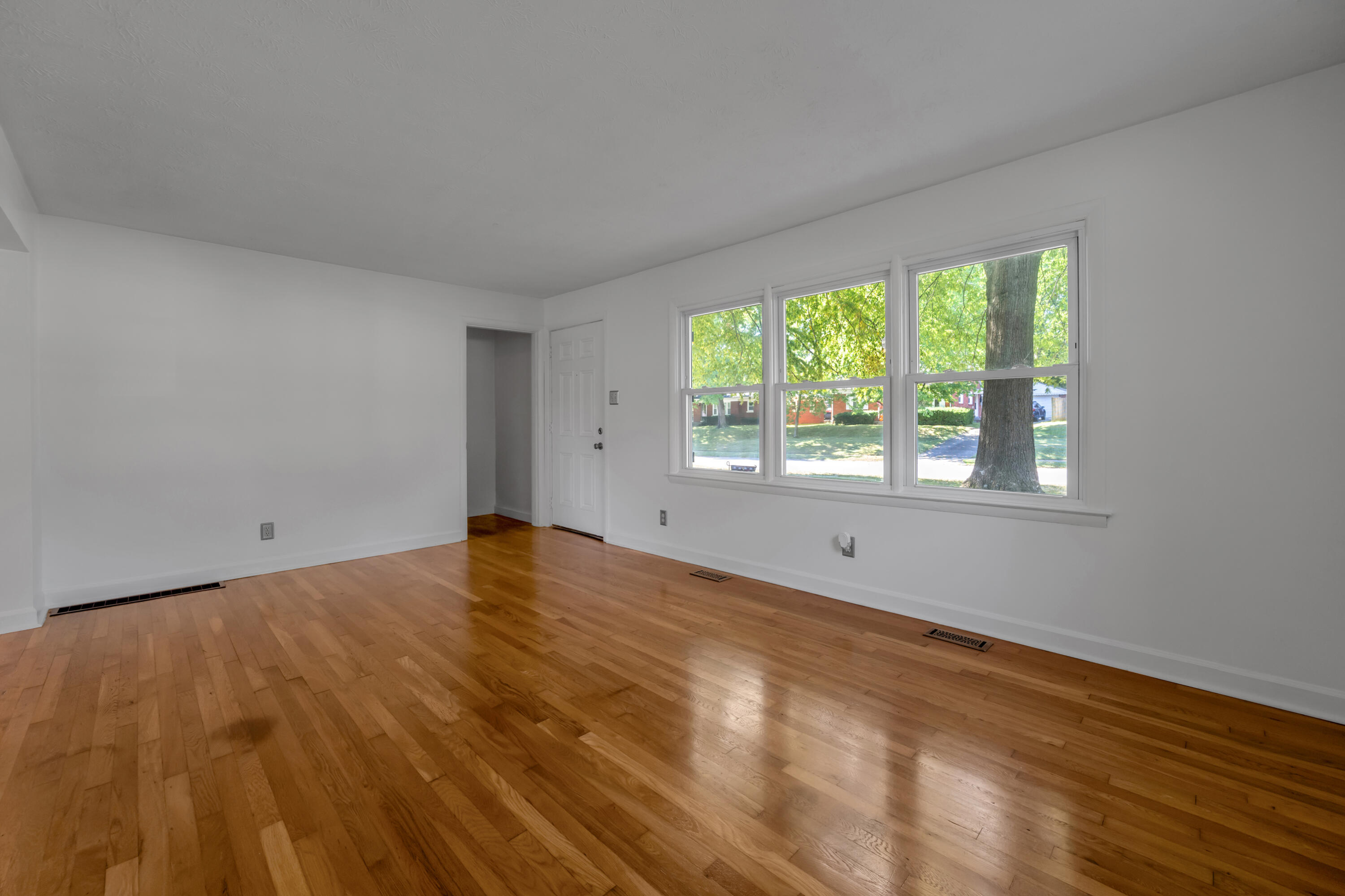 1653 Lindy Lane Property Photo 6