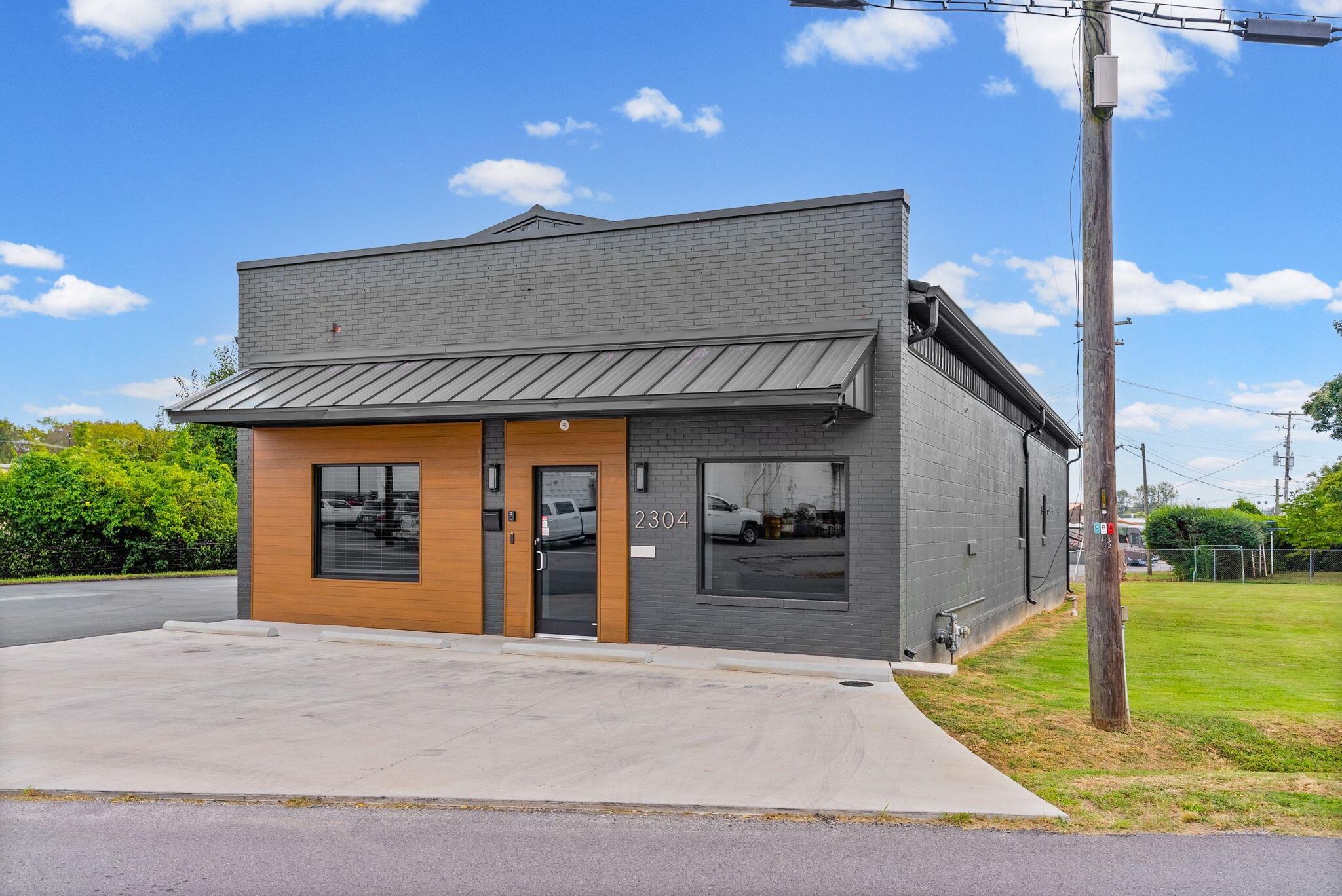 2304 S Walnut Street Property Photo 3