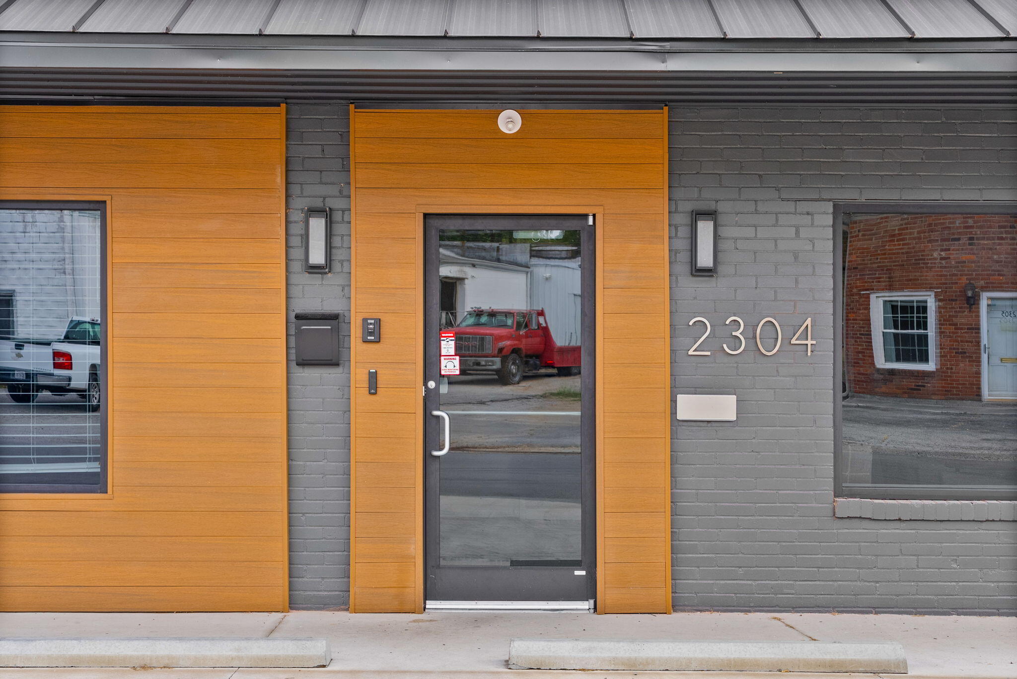 2304 S Walnut Street Property Photo 4