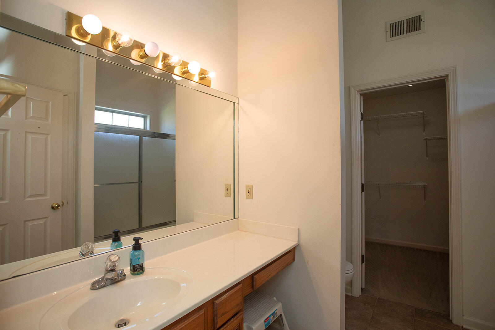 800 Burkewood Drive Property Photo 18