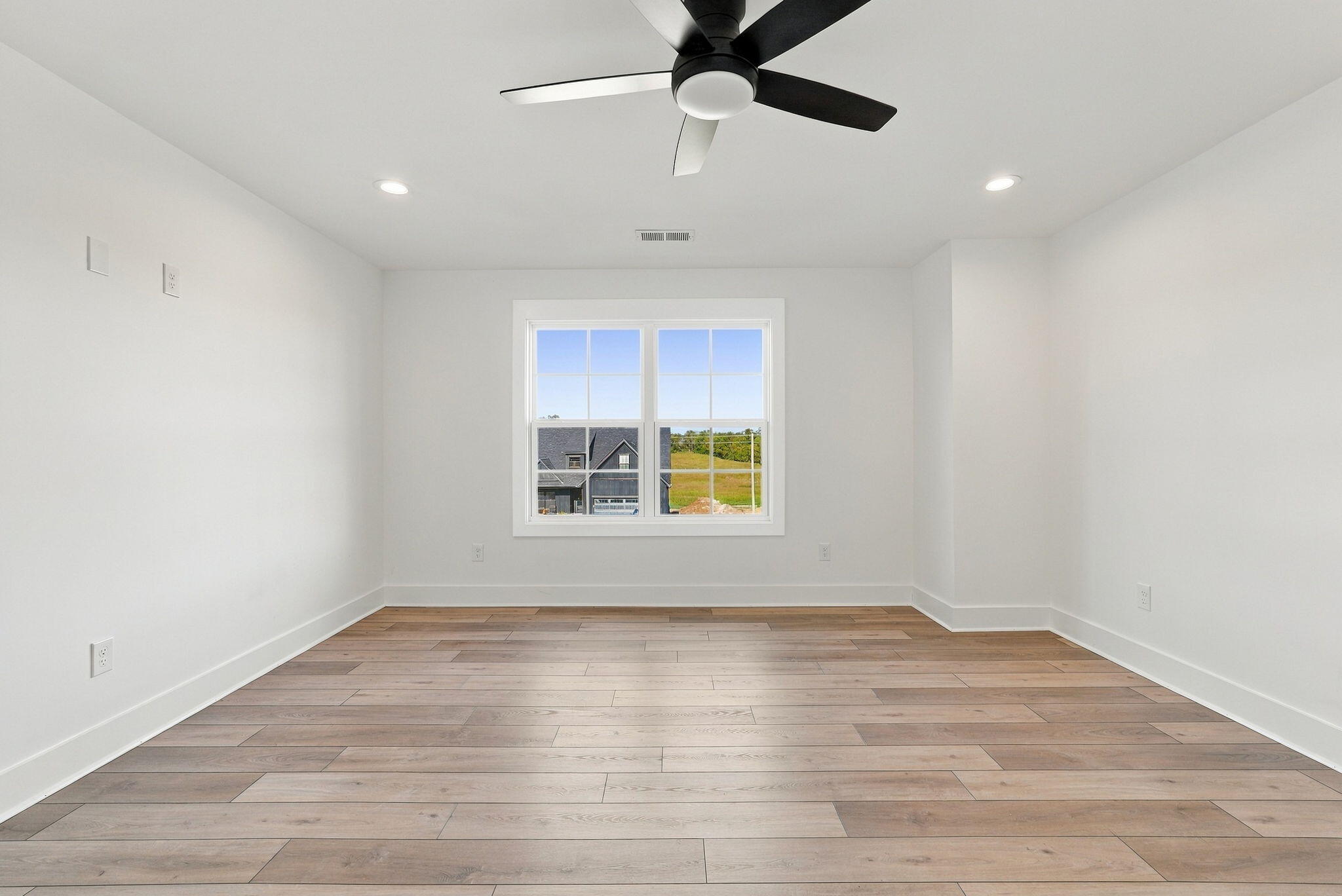 323 Skaggs Boulevard Property Photo 27