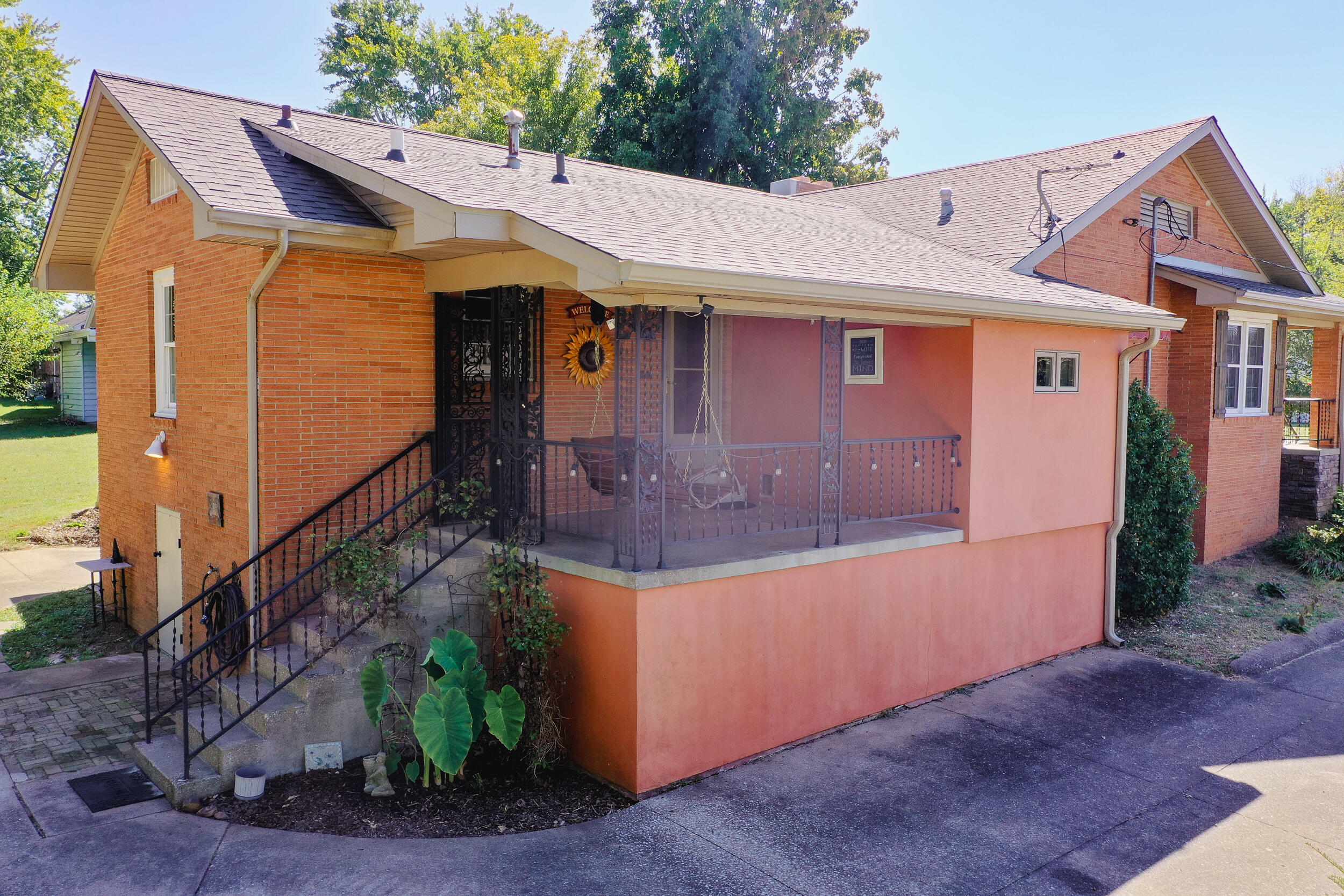 129 N Highland Avenue Property Photo 4