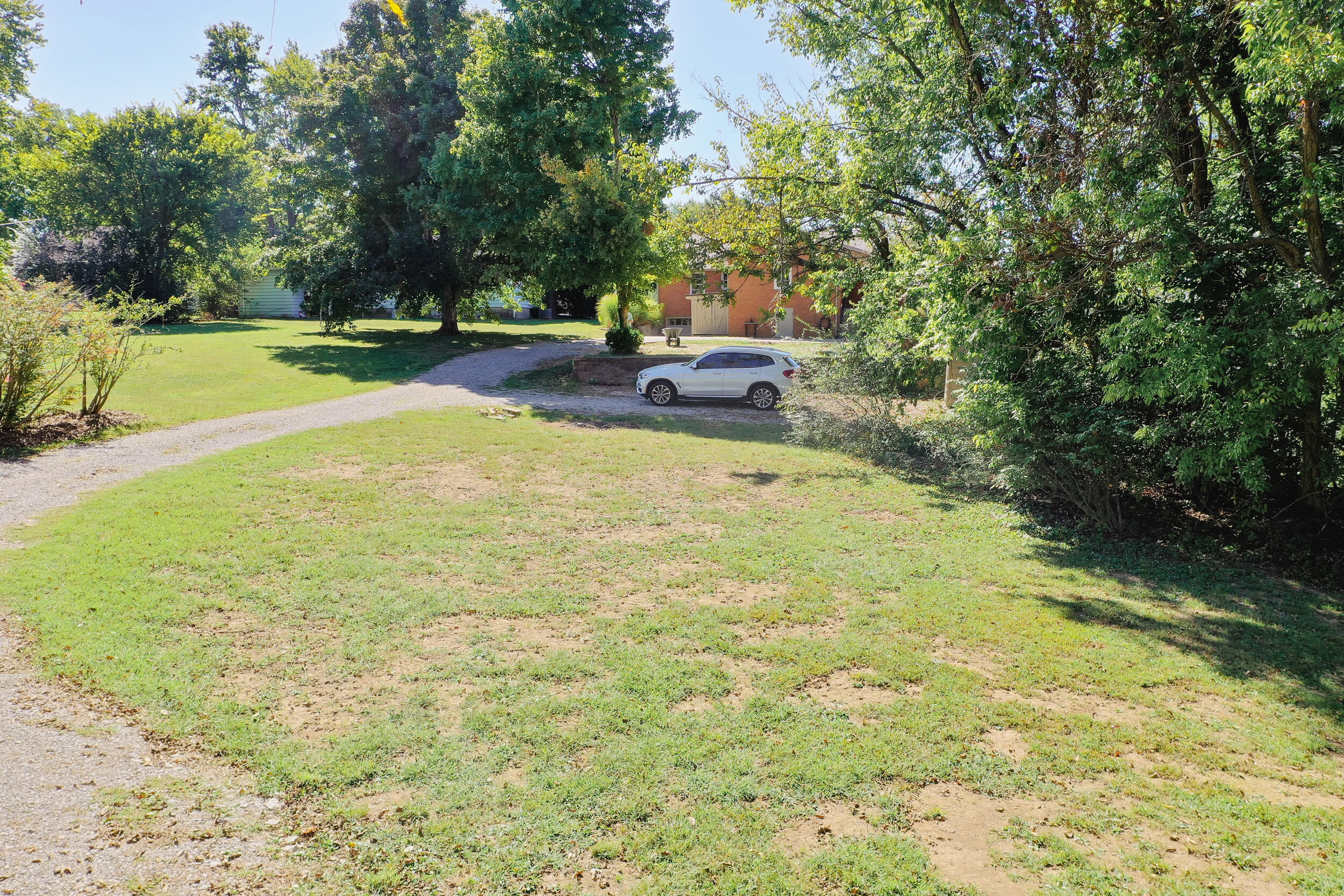 129 N Highland Avenue Property Photo 9