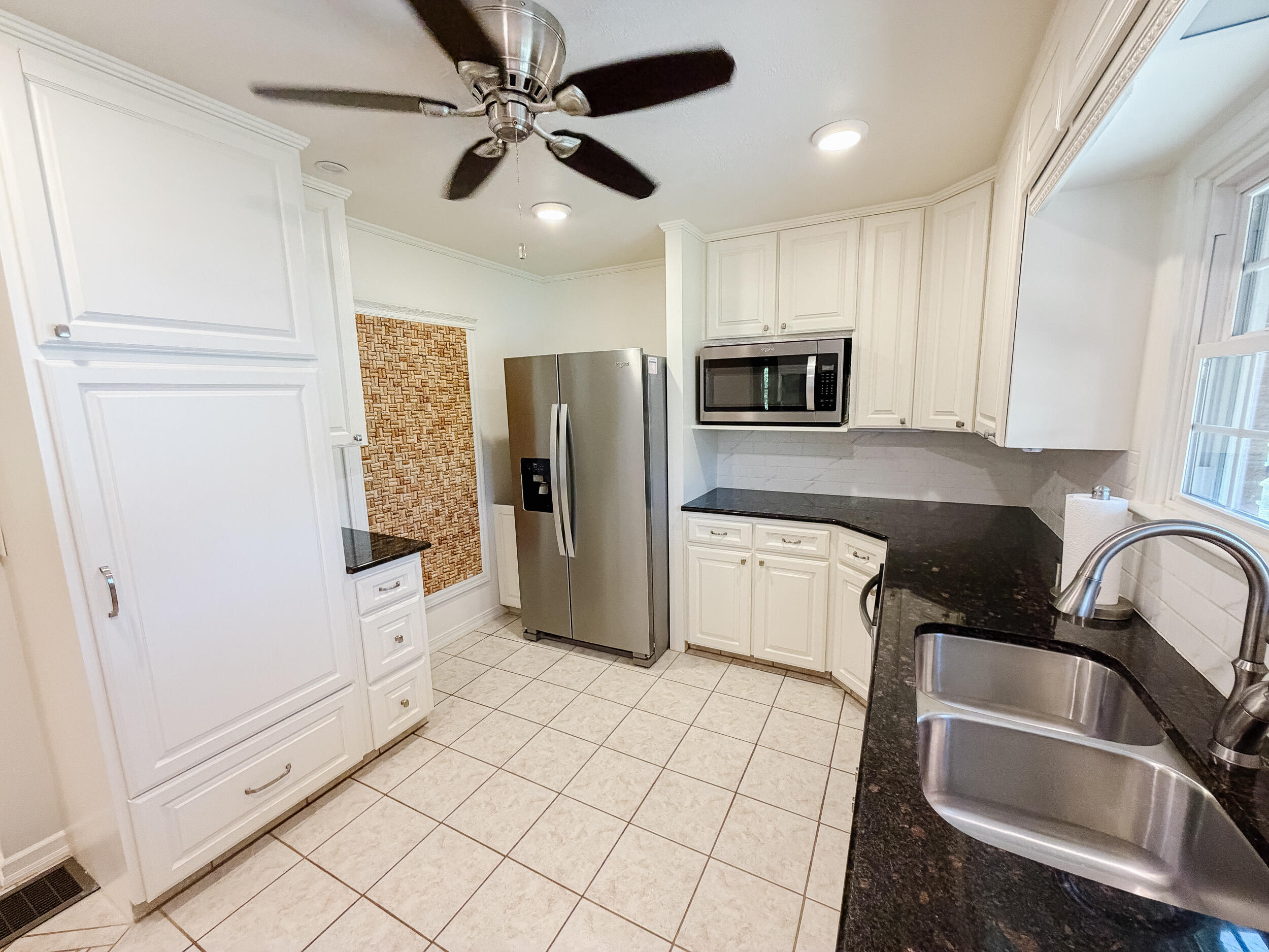 129 N Highland Avenue Property Photo 32