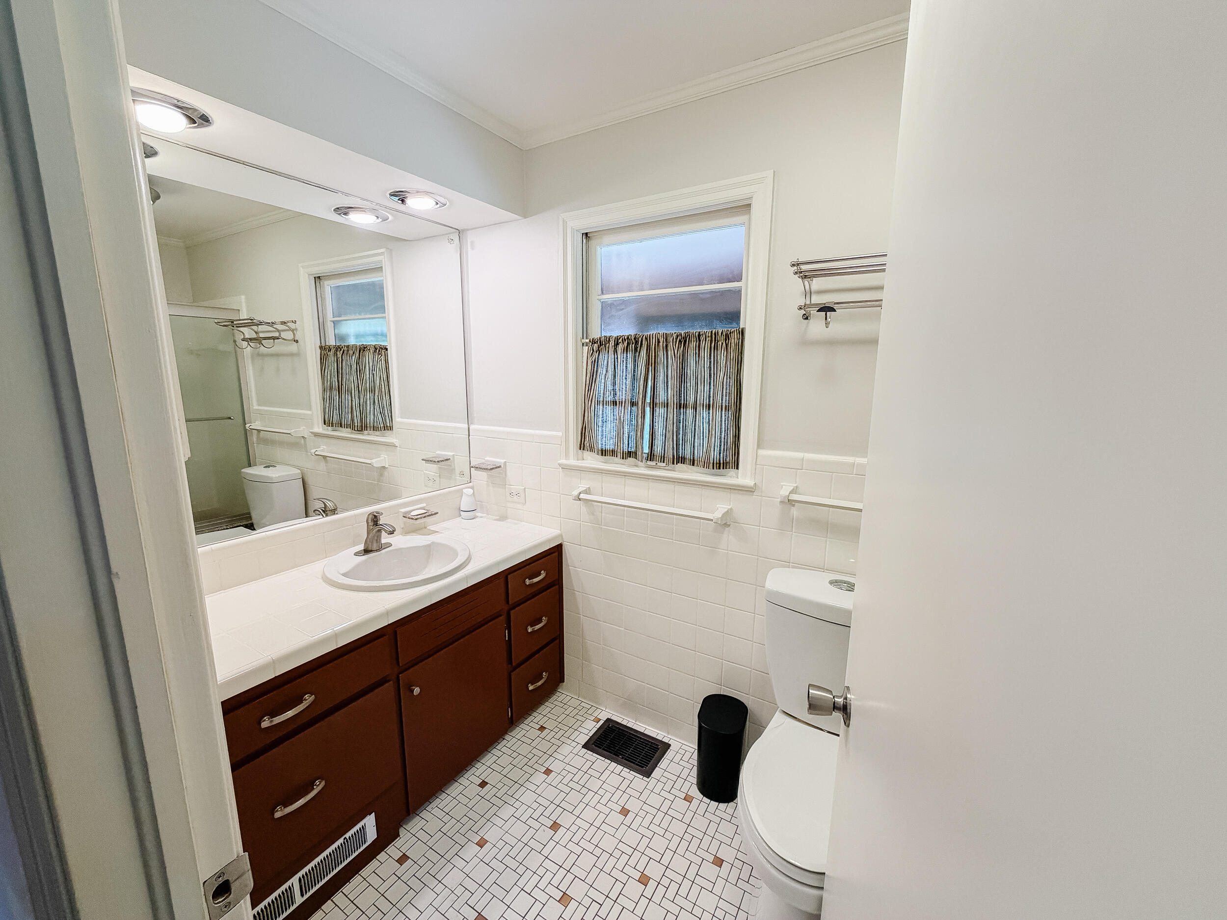 129 N Highland Avenue Property Photo 41