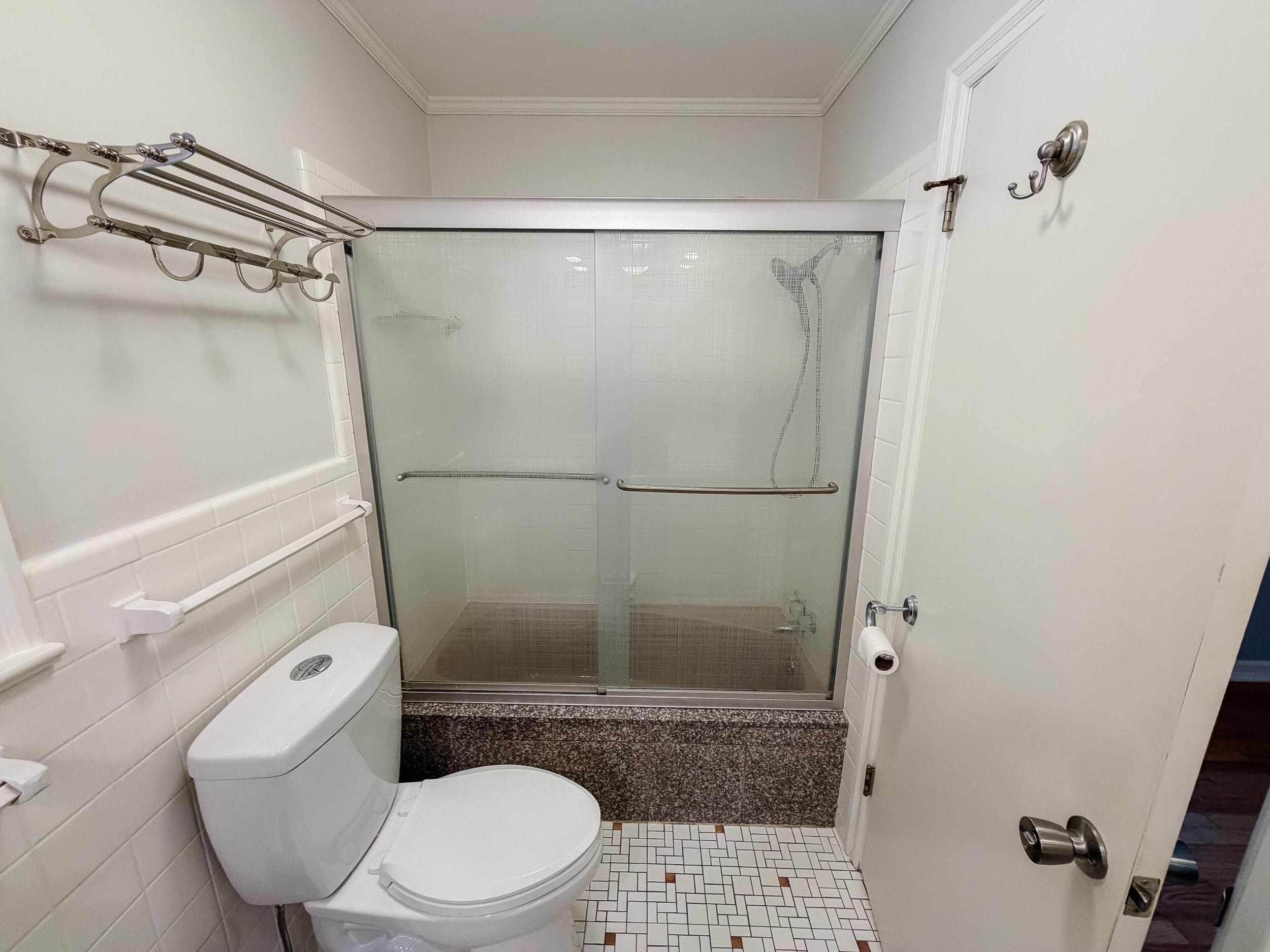 129 N Highland Avenue Property Photo 42