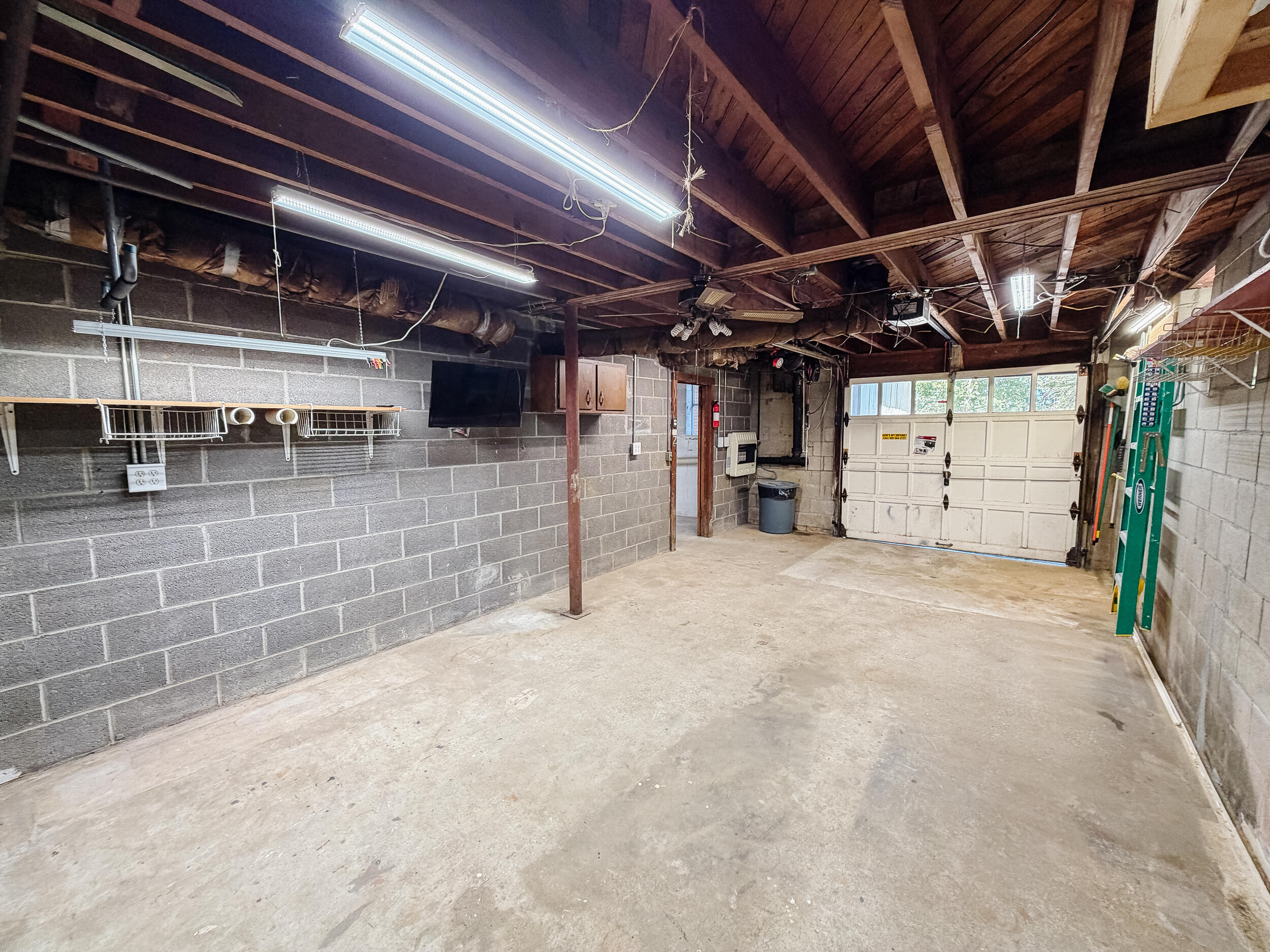 129 N Highland Avenue Property Photo 53