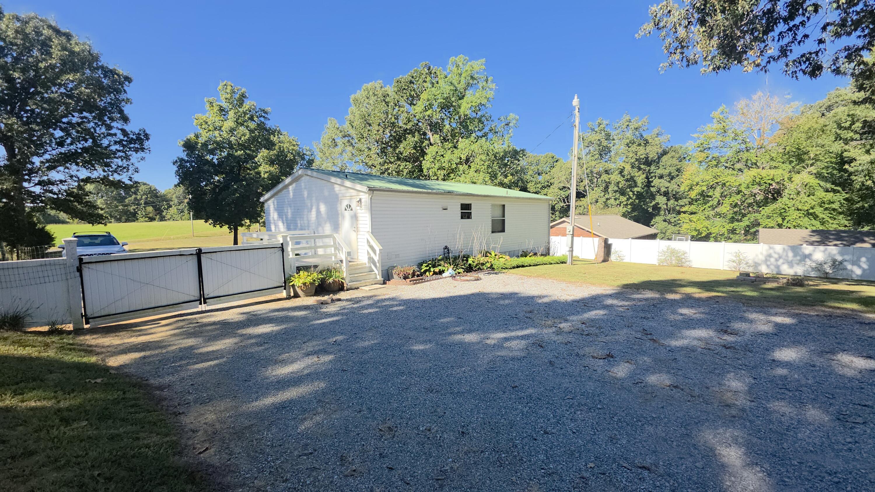 749 Sugar Creek Road Property Photo 4