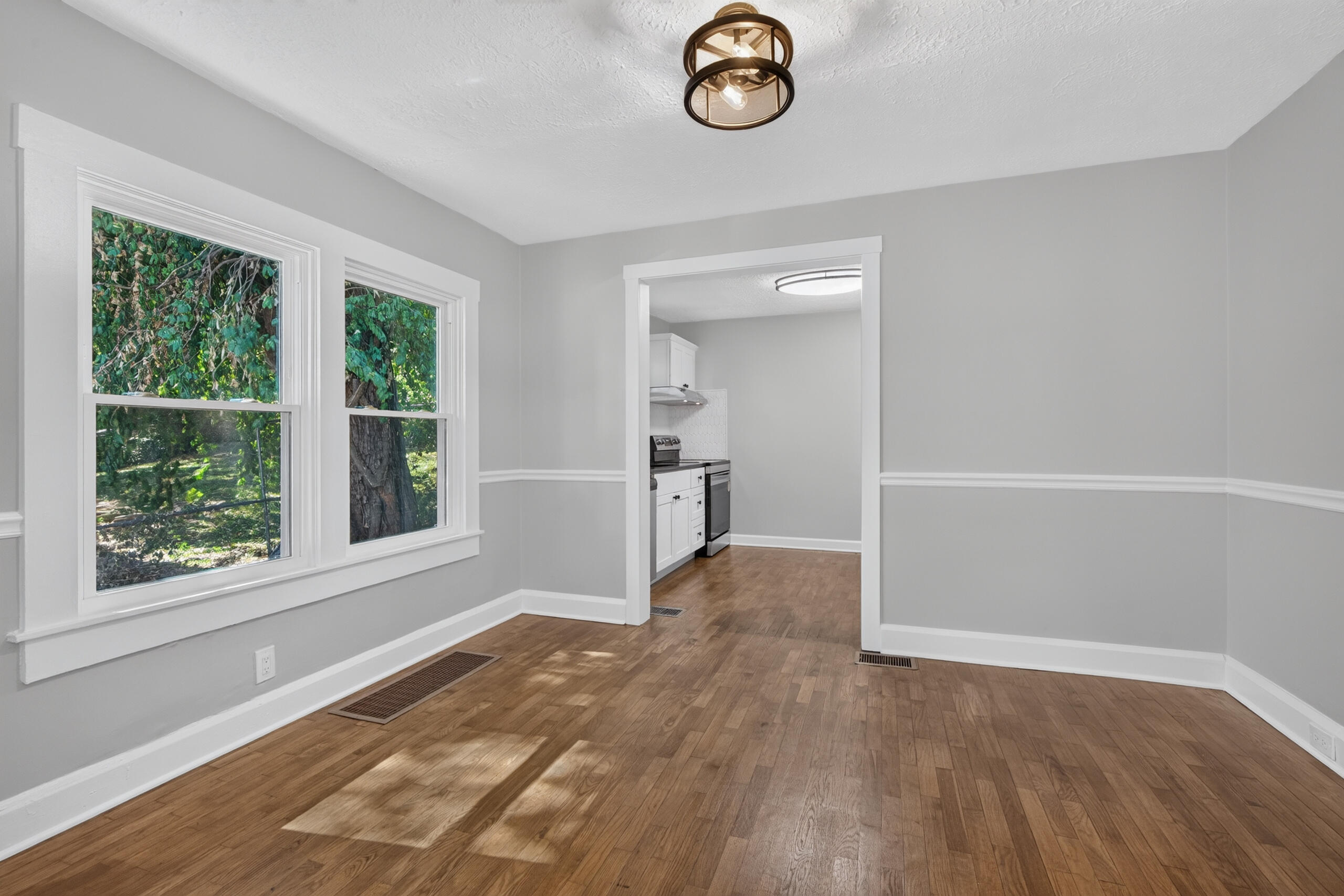 818 1st Avenue Property Photo 8