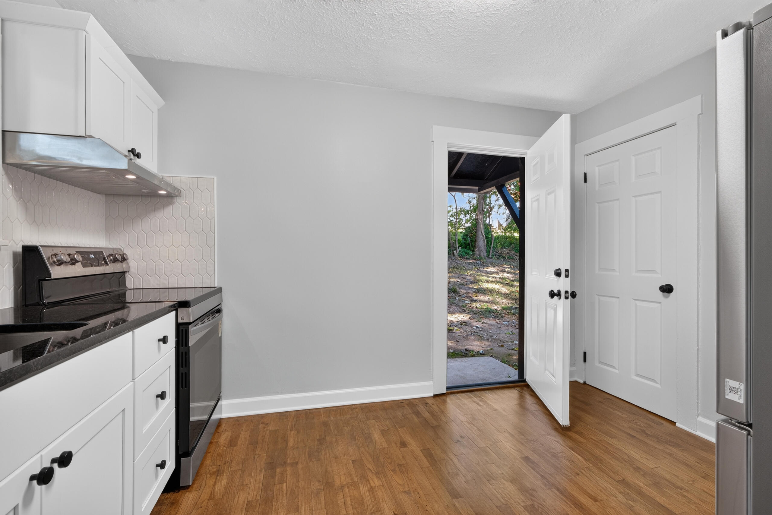 818 1st Avenue Property Photo 15