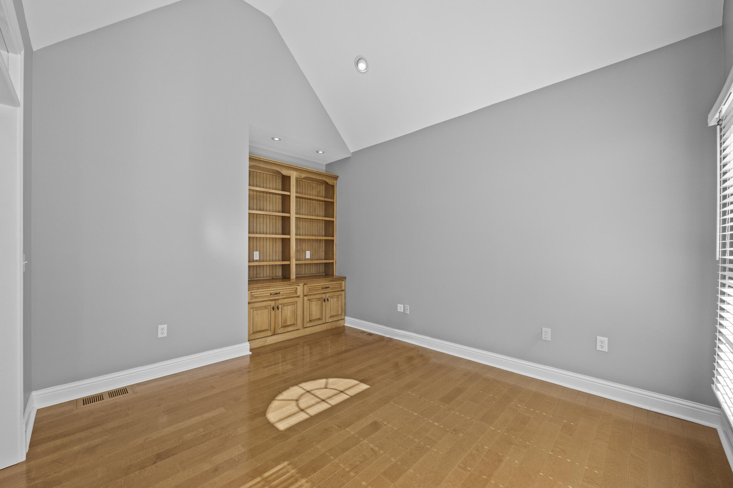 385 Highland Lakes Drive Property Photo 8