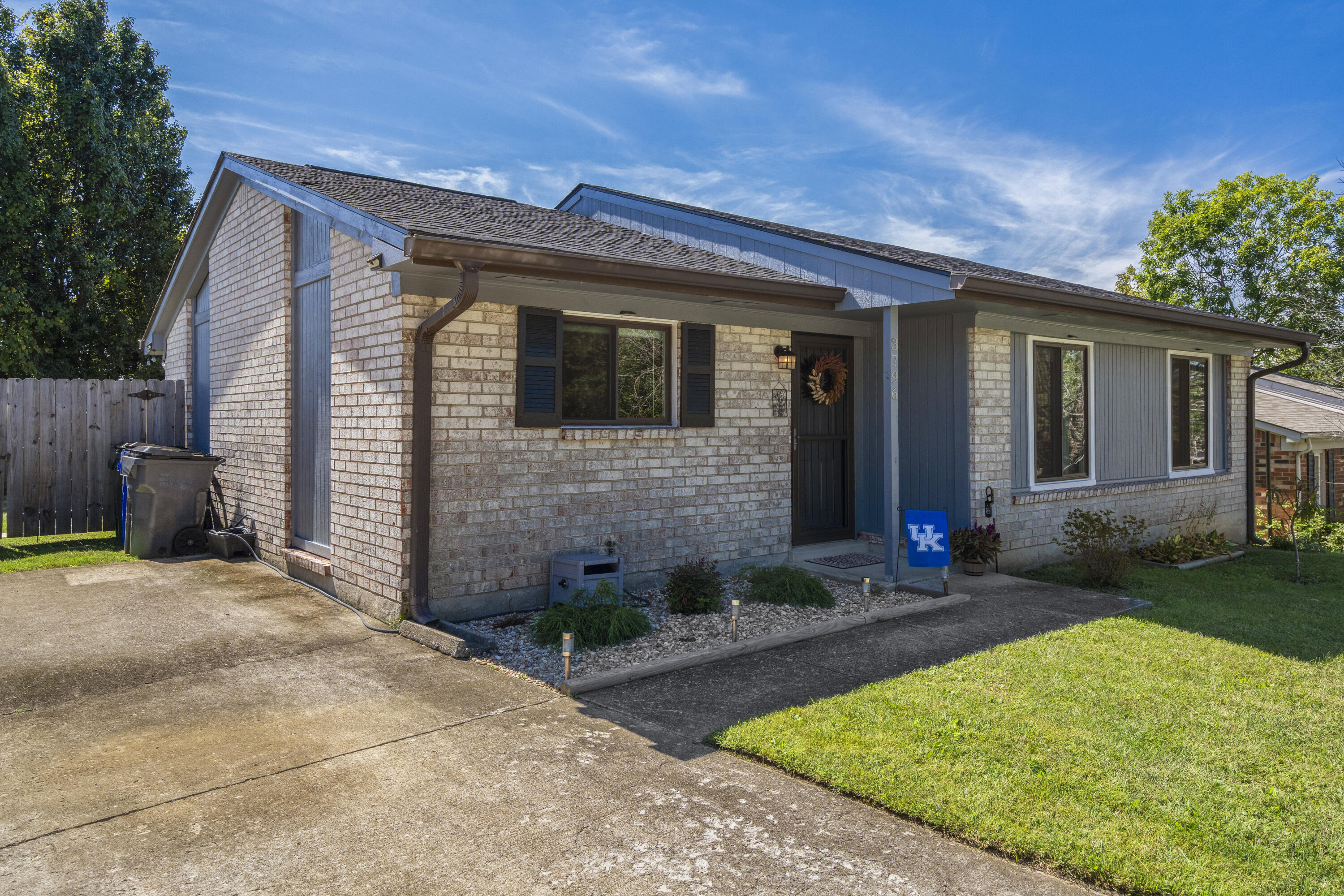 3796 Niagara Drive Property Photo 2