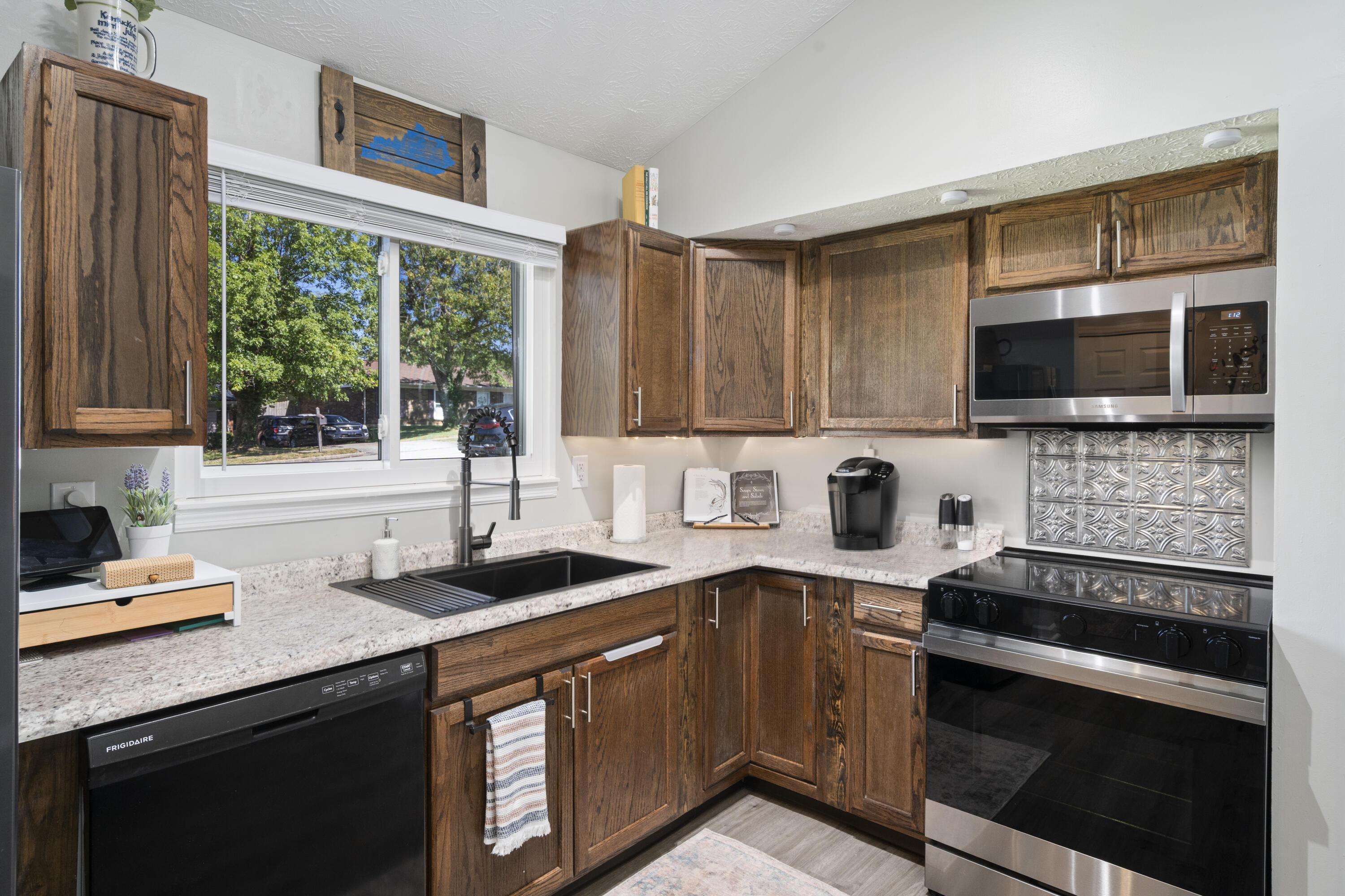 3796 Niagara Drive Property Photo 10