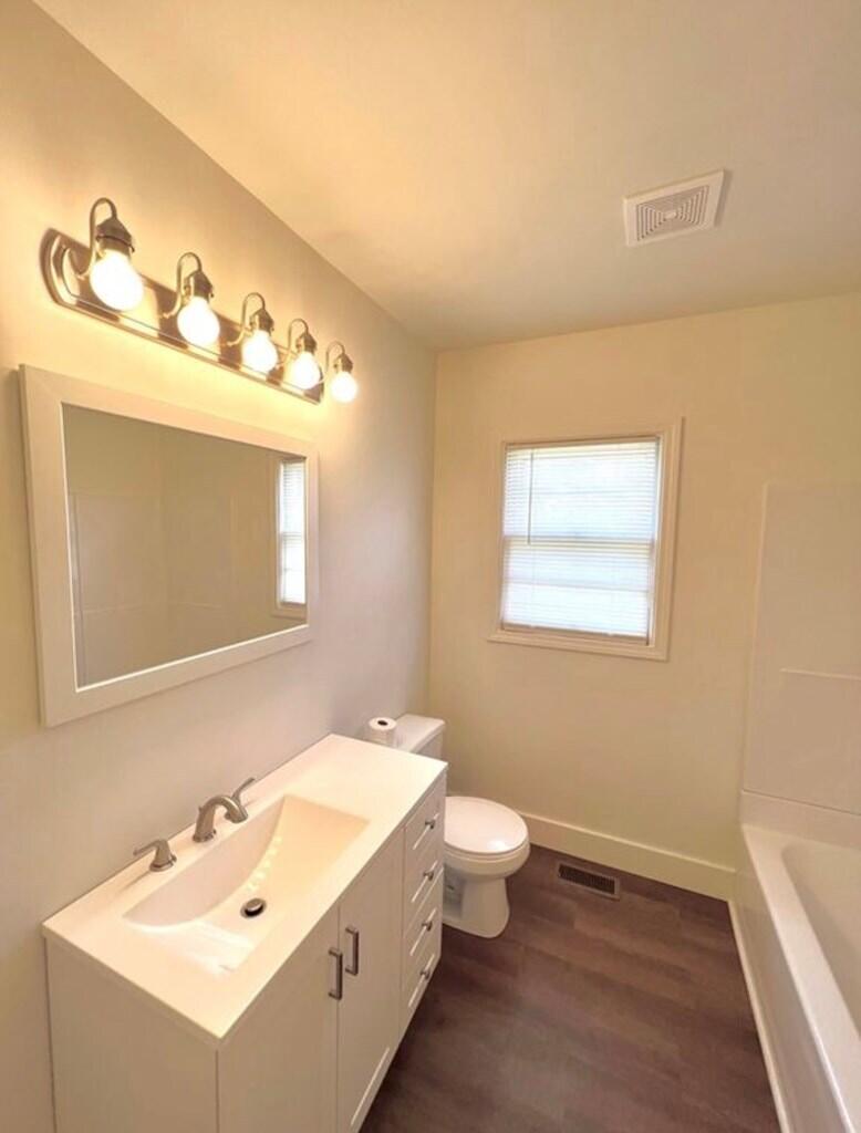 1604 E 9th Street Property Photo 4