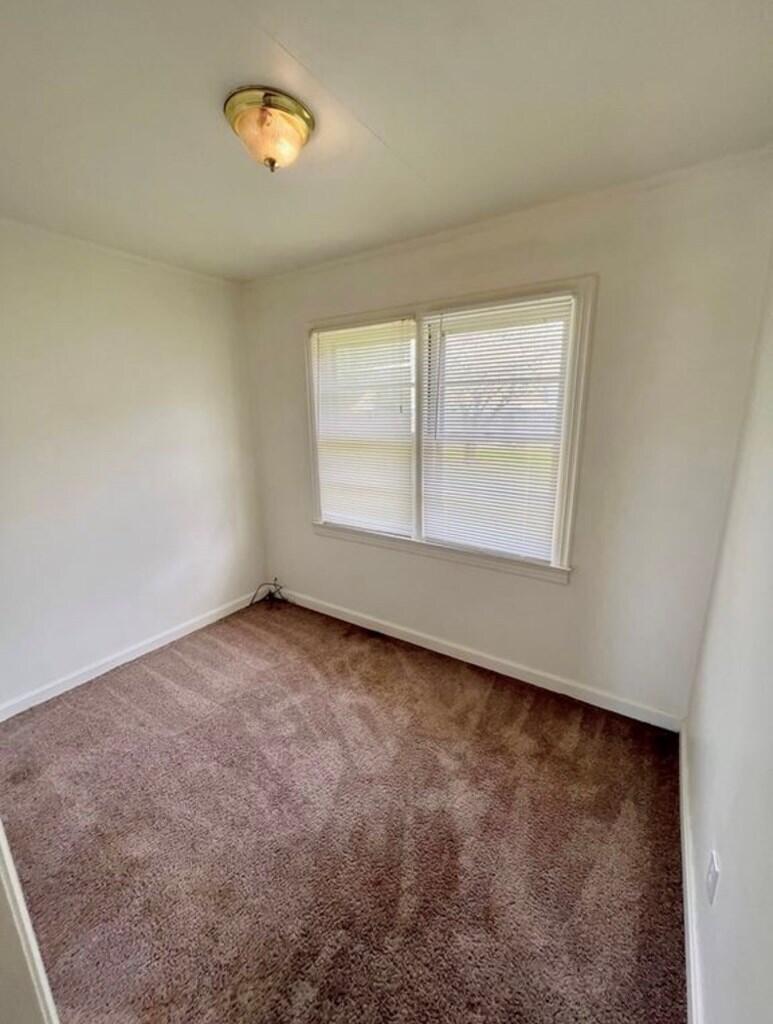 1604 E 9th Street Property Photo 5
