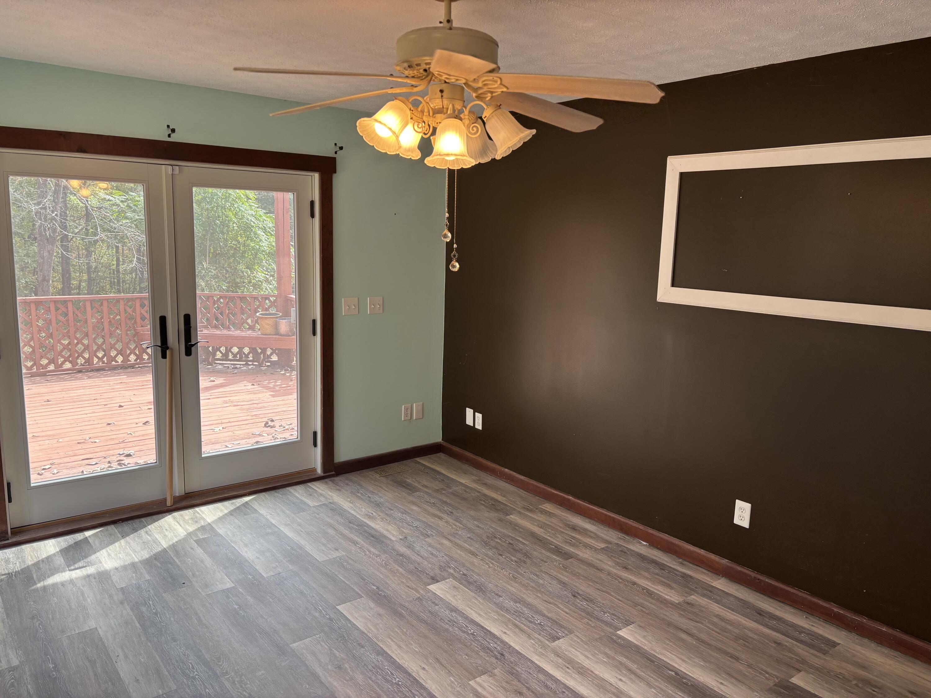 271 Easy Street Property Photo 14