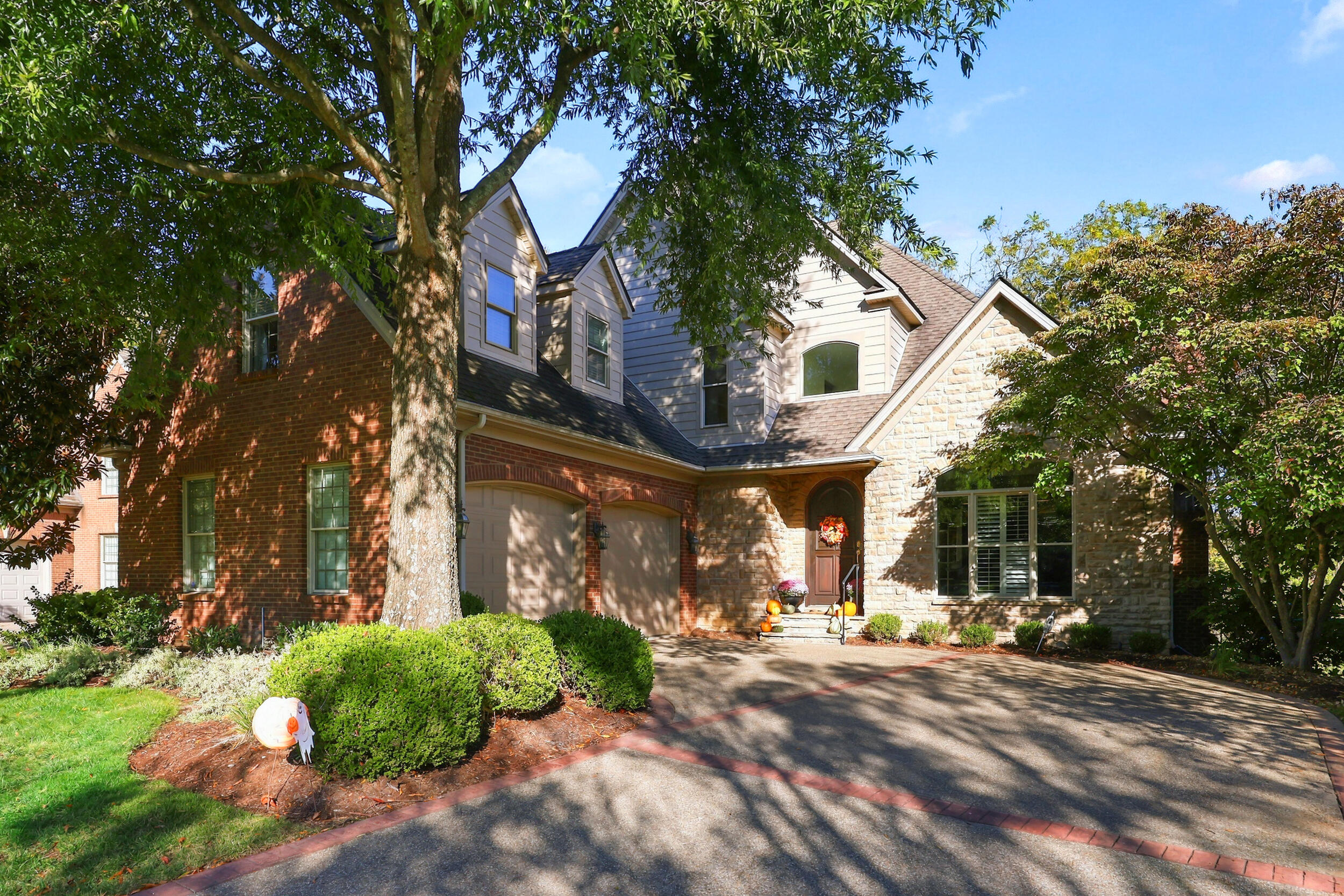 889 Golden Bell Place Property Photo 2