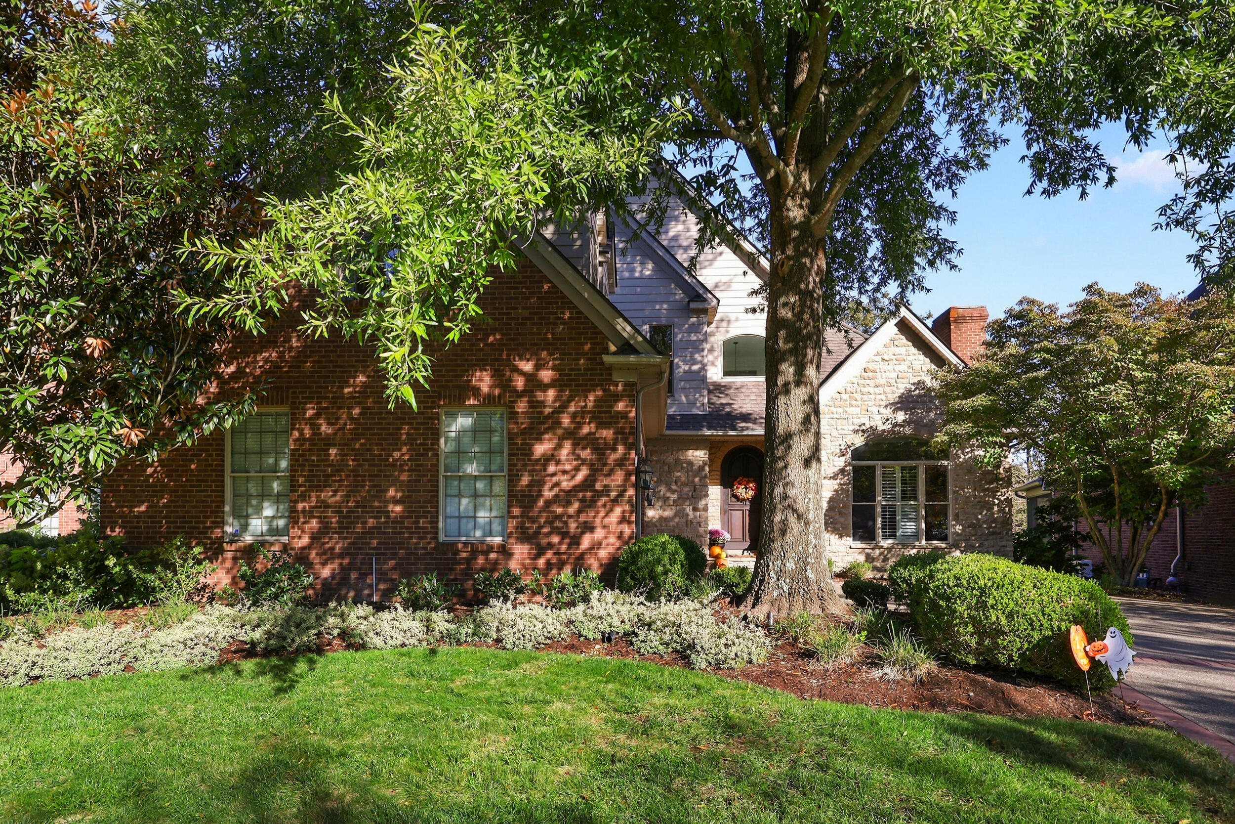 889 Golden Bell Place Property Photo 3
