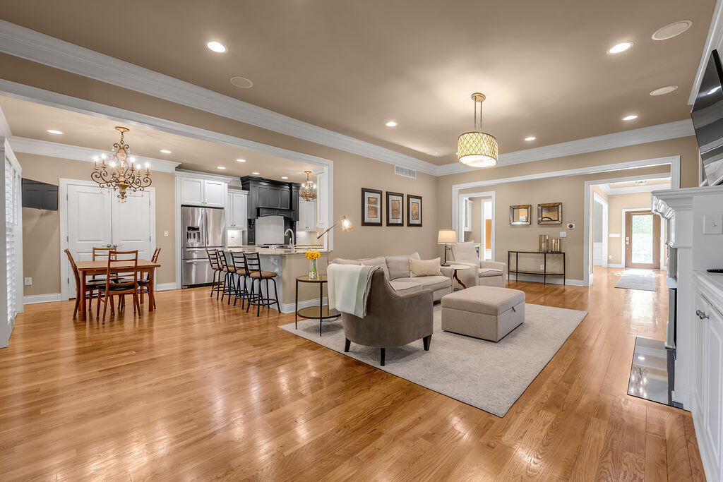 209 Grassland Park Property Photo 4